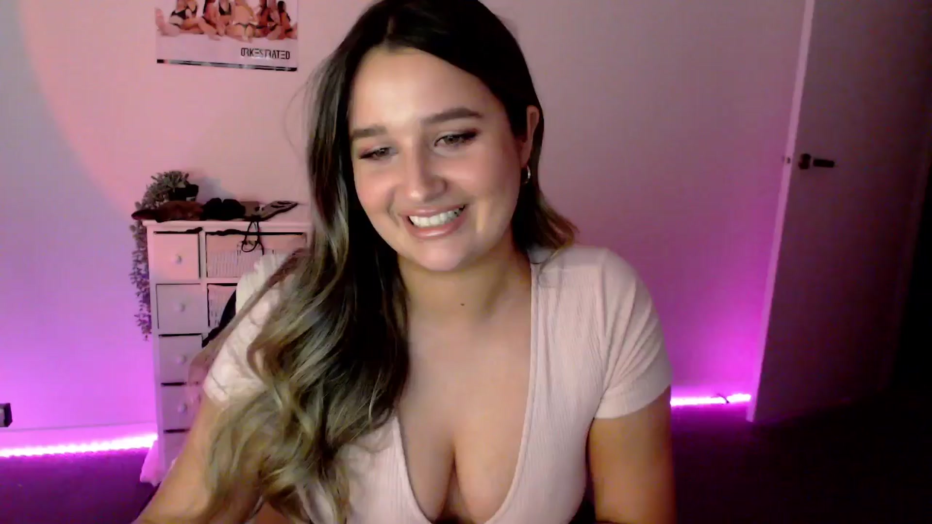 Gallery image thumbnail from StonksRoom's myfreecams stream on, 03/22/2024, 09:20 image 17 of 20