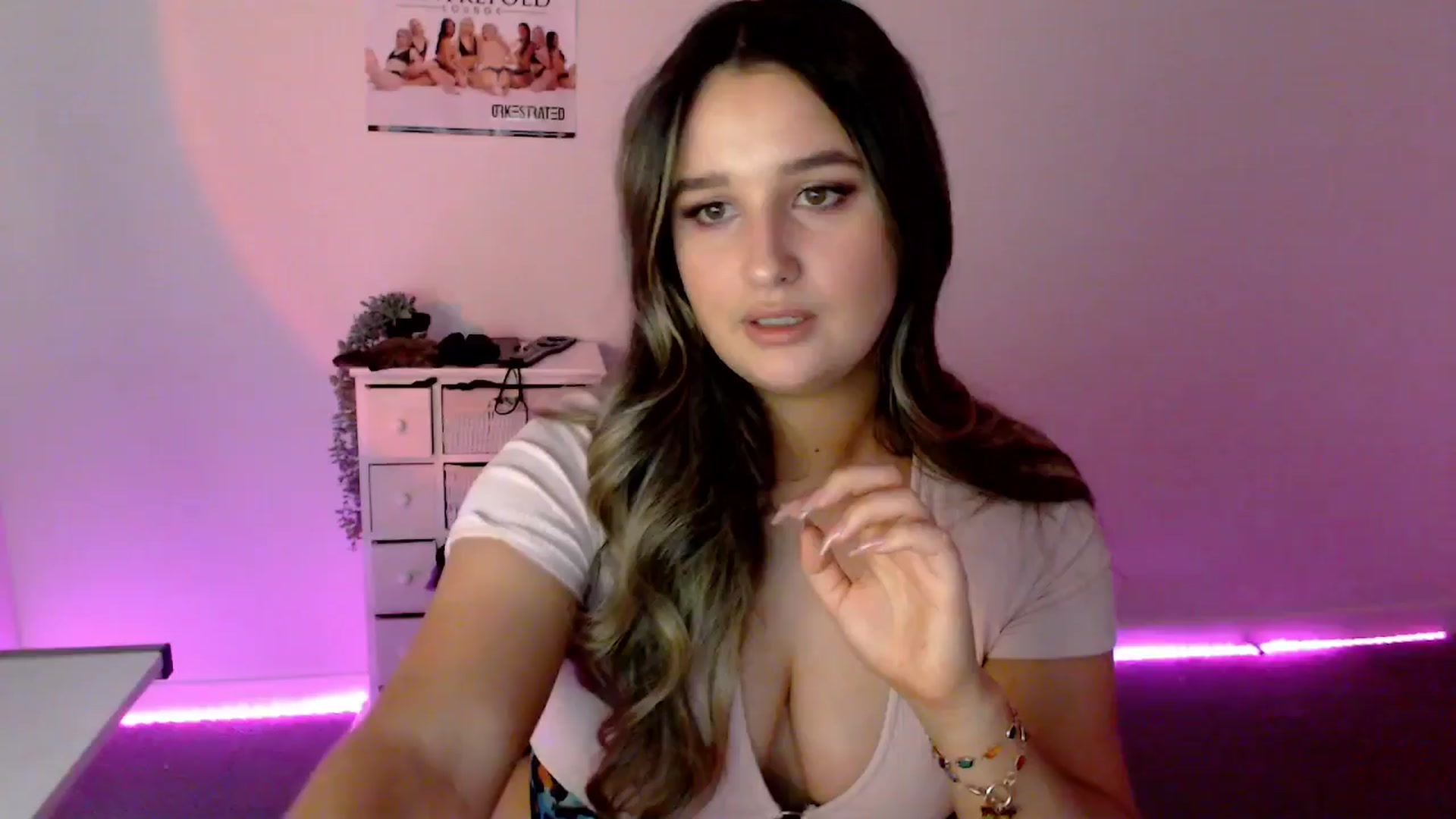 Gallery image thumbnail from StonksRoom's myfreecams stream on, 03/22/2024, 09:20 image 10 of 20