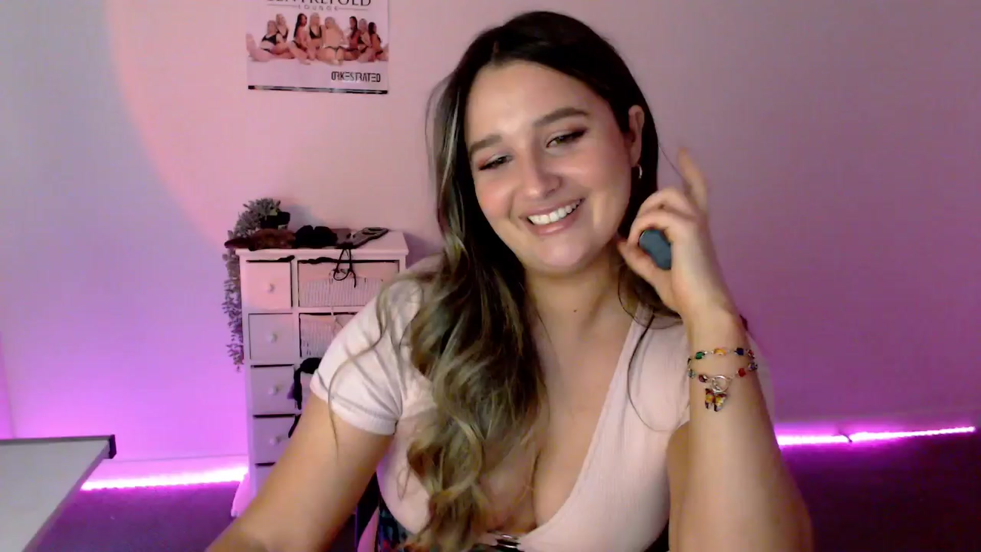Gallery image thumbnail from StonksRoom's myfreecams stream on, 03/22/2024, 09:20 image 8 of 20