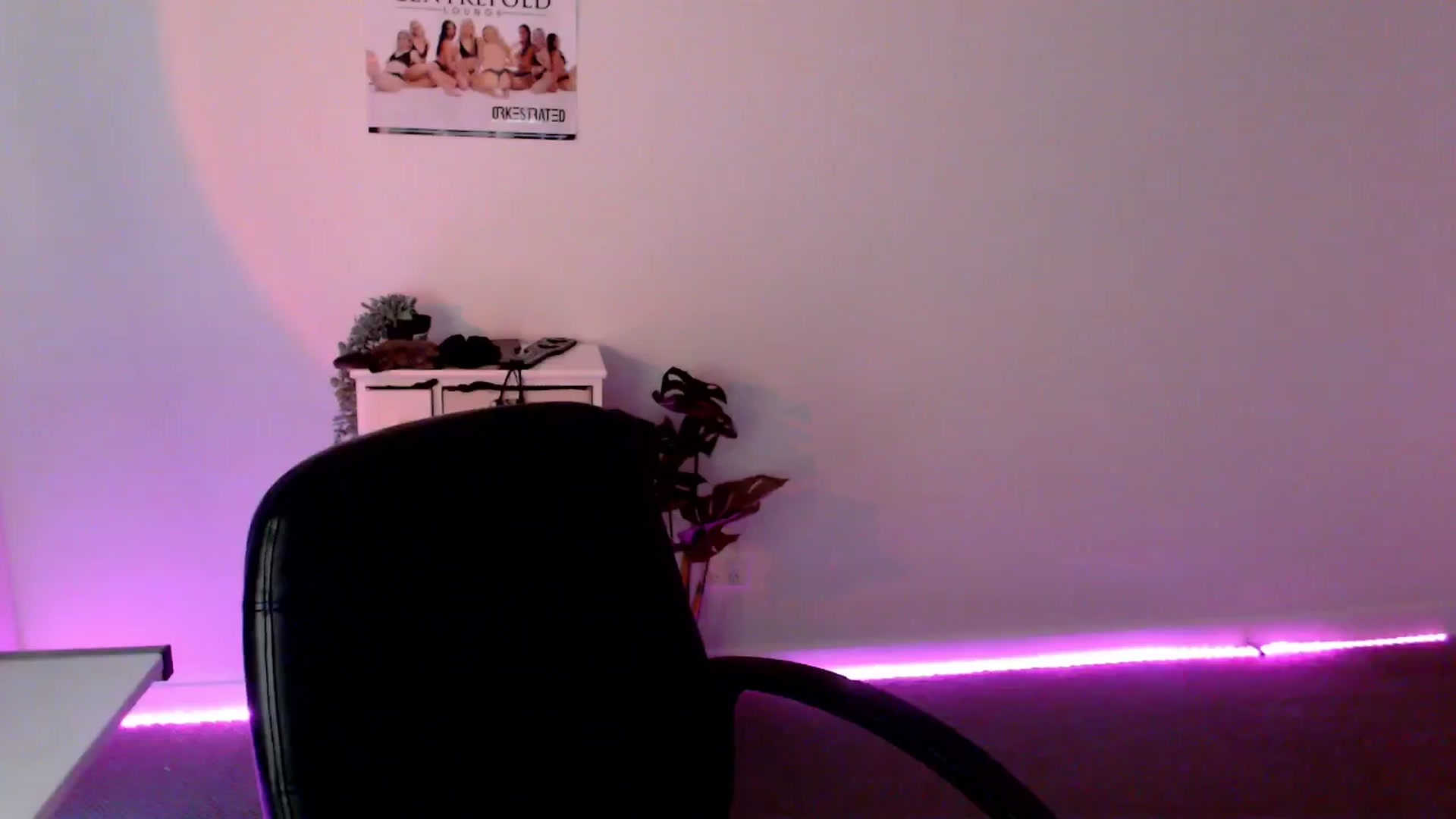 Gallery image thumbnail from StonksRoom's myfreecams stream on, 03/22/2024, 09:20 image 7 of 20