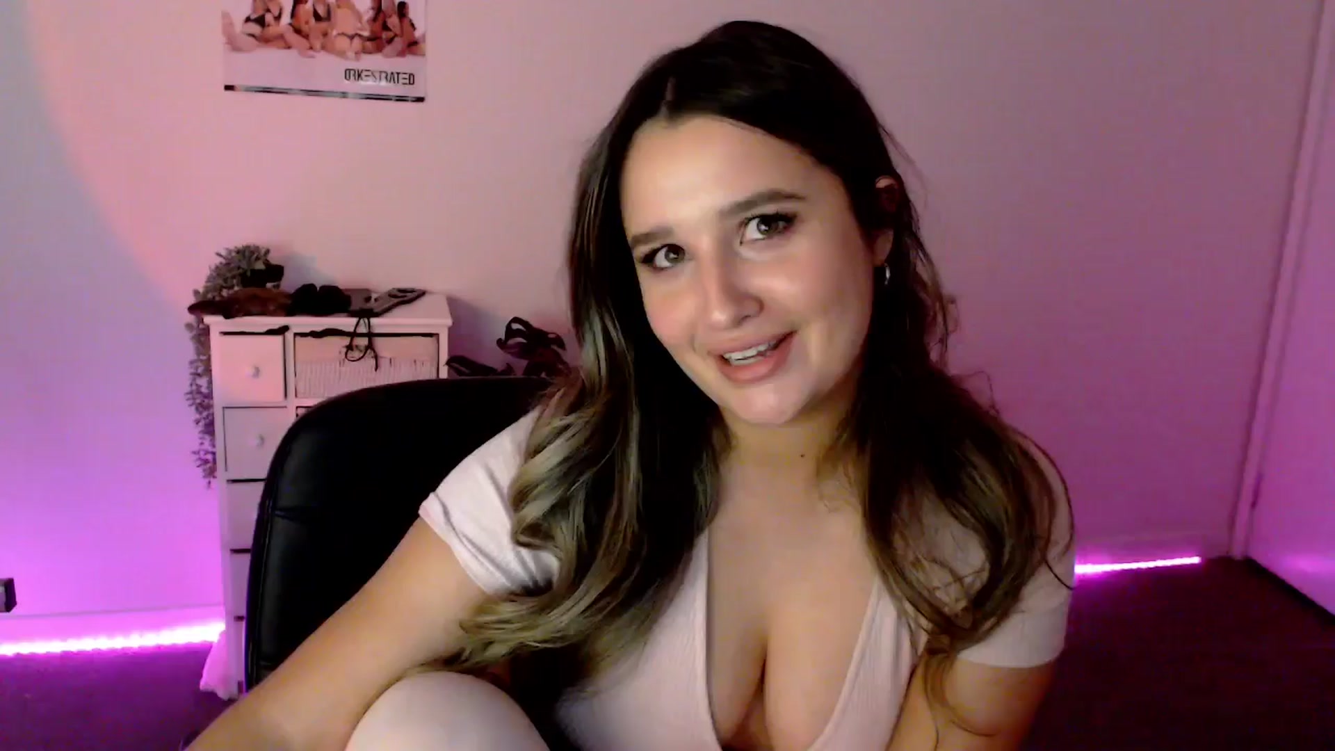 Gallery image thumbnail from StonksRoom's myfreecams stream on, 03/22/2024, 09:20 image 13 of 20