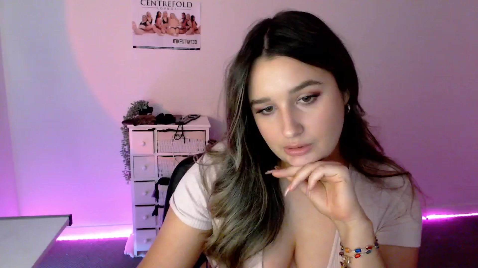 Gallery image thumbnail from StonksRoom's myfreecams stream on, 03/22/2024, 09:20 image 2 of 20