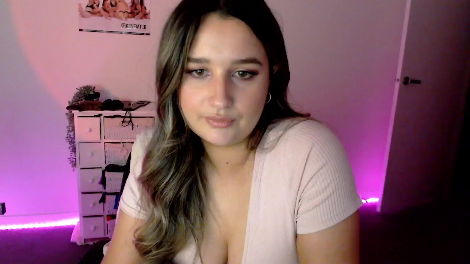 Gallery image thumbnail from StonksRoom's myfreecams stream on, 03/22/2024, 09:20 image 20 of 20