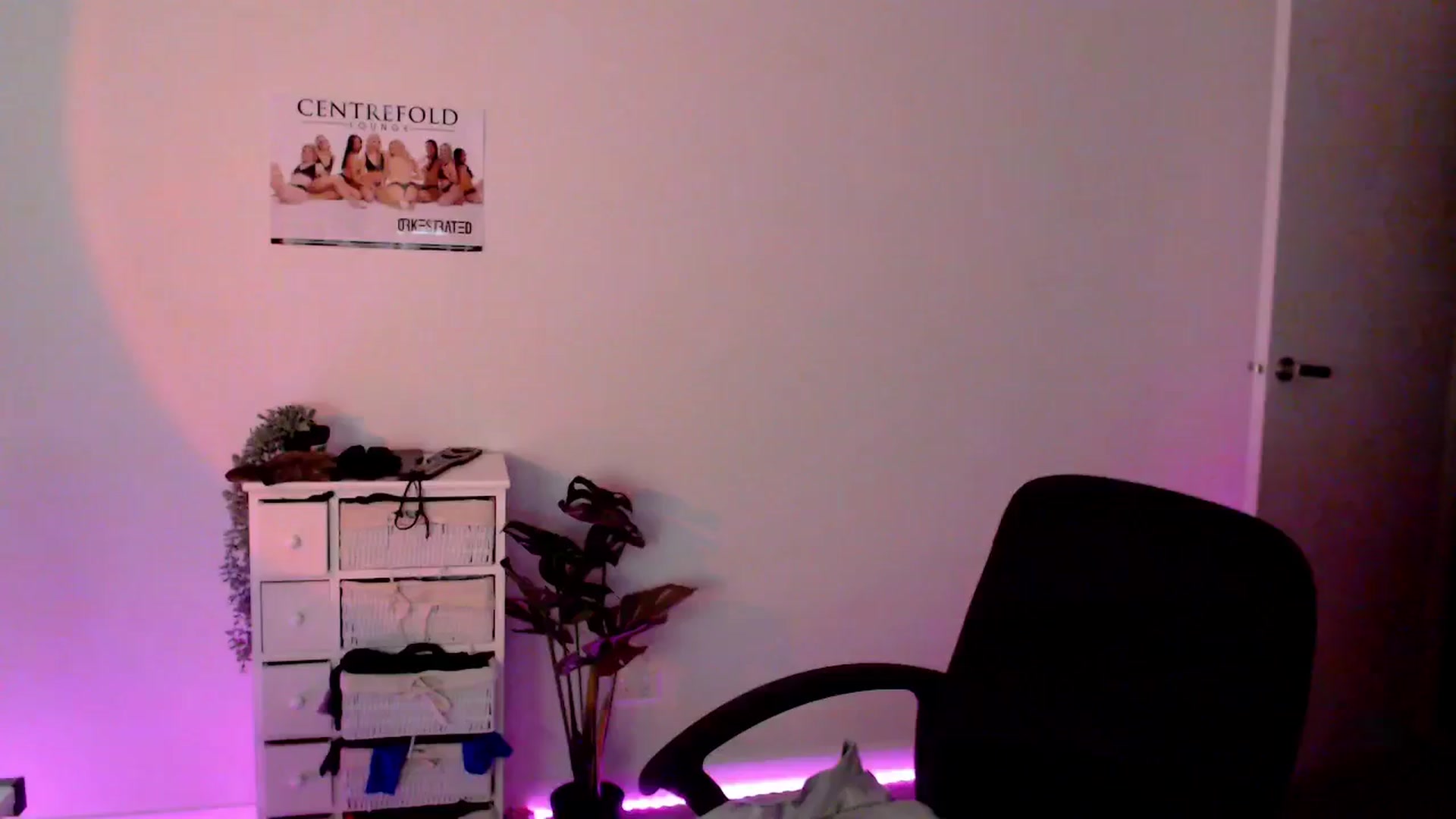 Gallery image thumbnail from StonksRoom's myfreecams stream on, 03/22/2024, 12:21 image 1 of 20