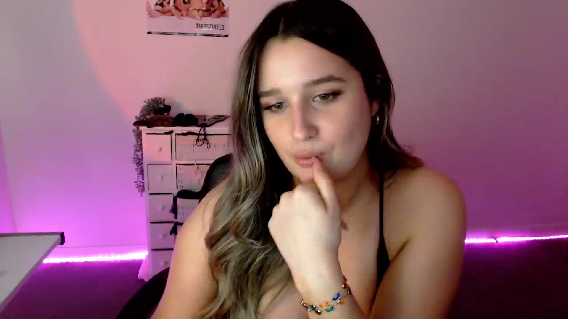 Gallery image thumbnail from StonksRoom's myfreecams stream on, 03/22/2024, 12:21 image 20 of 20