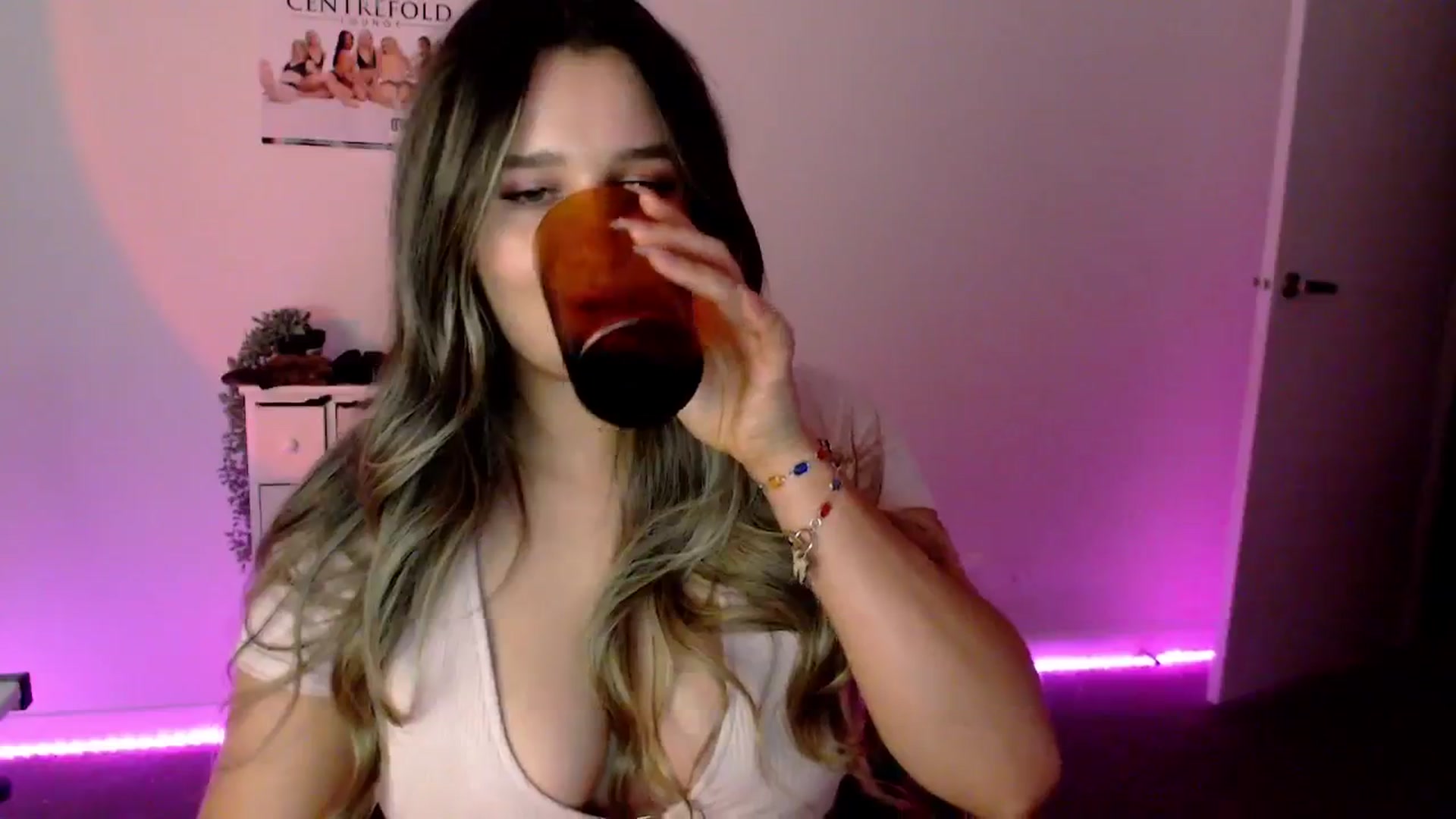 Gallery image thumbnail from StonksRoom's myfreecams stream on, 03/22/2024, 12:21 image 6 of 20