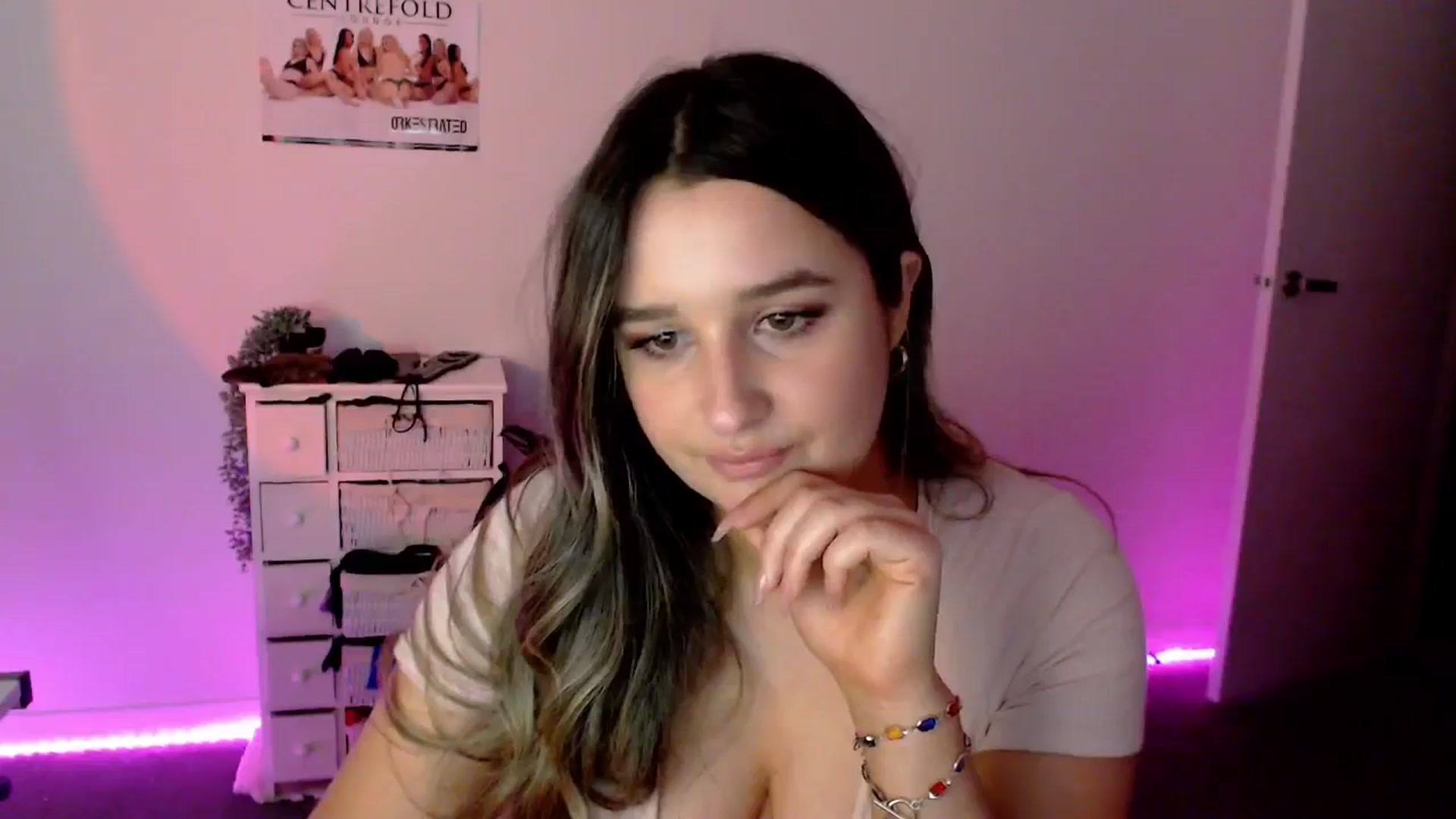 Gallery image thumbnail from StonksRoom's myfreecams stream on, 03/22/2024, 12:21 image 7 of 20