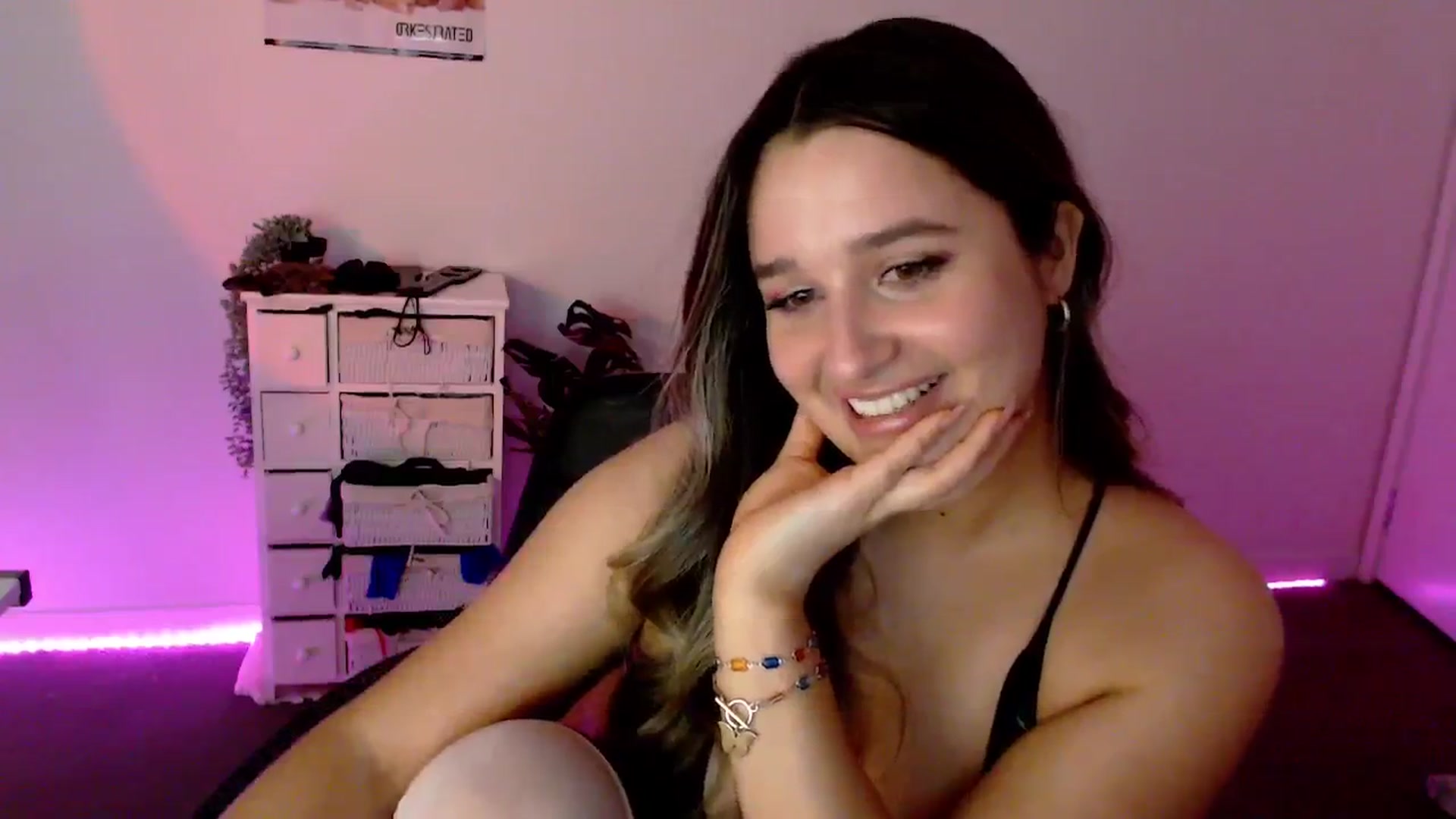 Gallery image thumbnail from StonksRoom's myfreecams stream on, 03/22/2024, 13:17 image 15 of 20