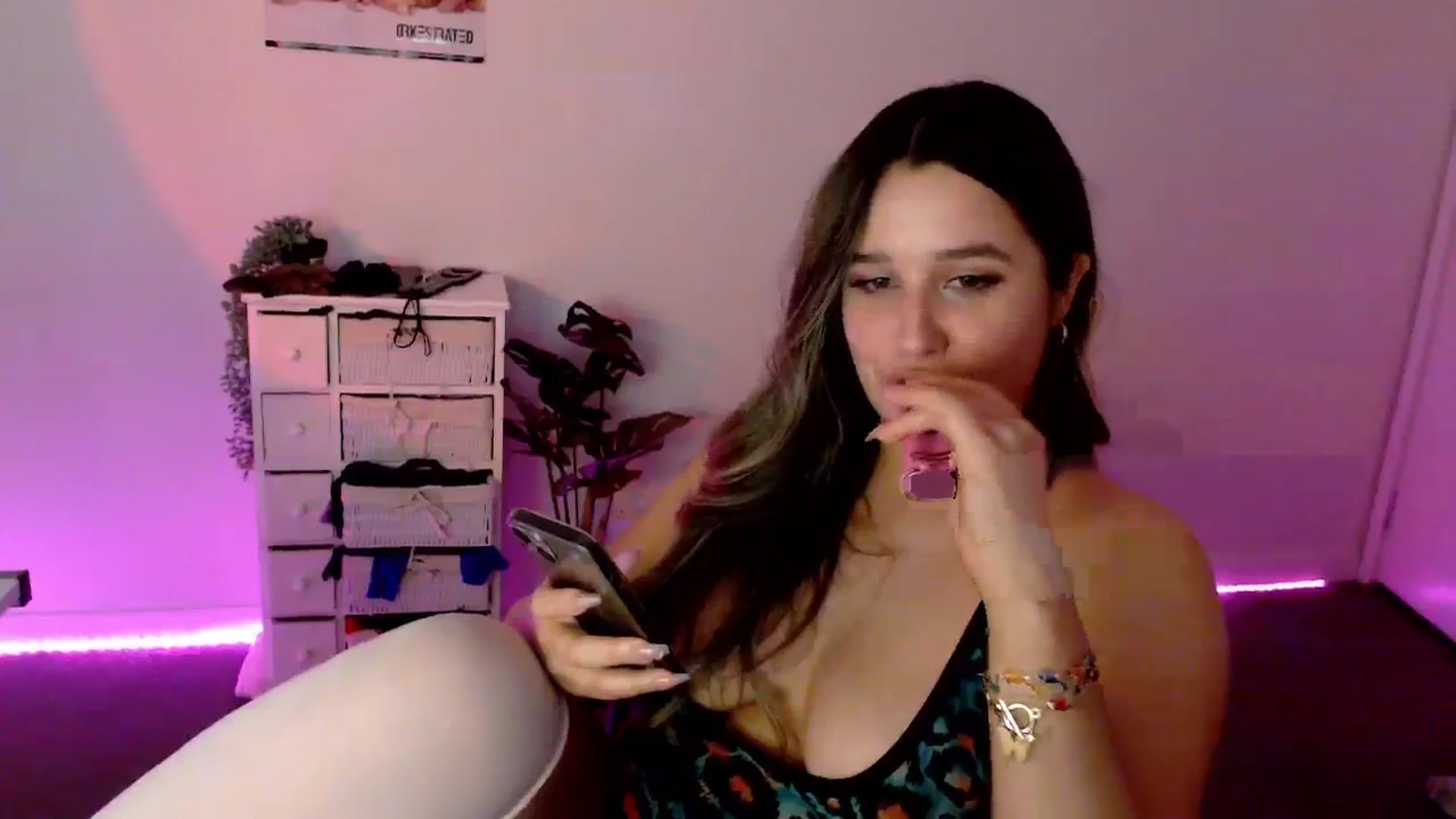 Gallery image thumbnail from StonksRoom's myfreecams stream on, 03/22/2024, 13:17 image 17 of 20