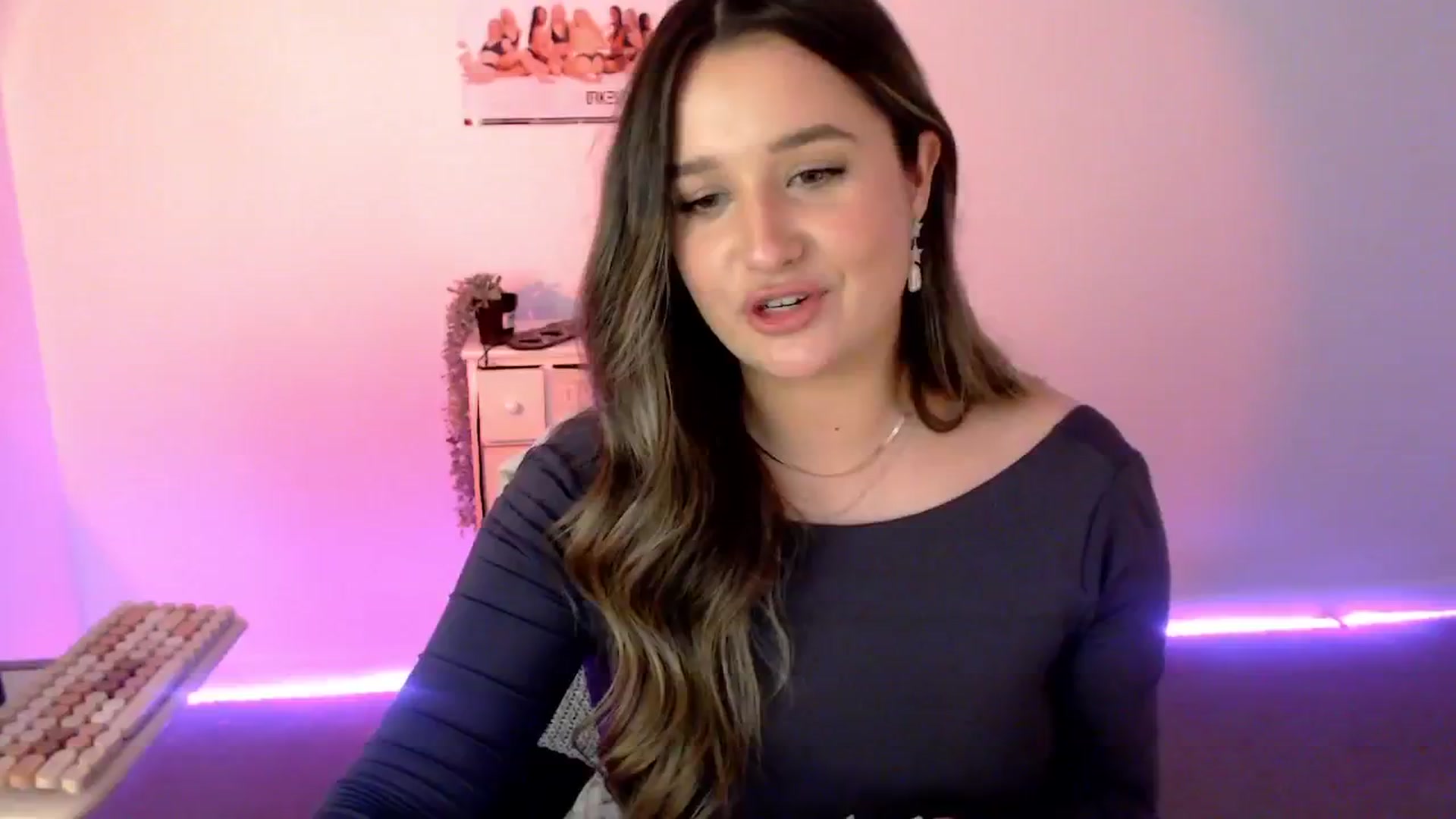 Gallery image thumbnail from StonksRoom's myfreecams stream on, 06/09/2024, 14:16 image 5 of 20