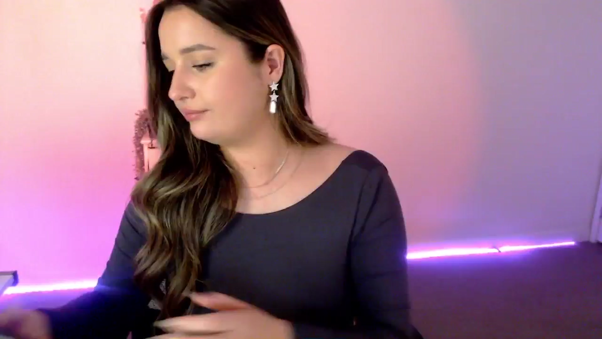 Gallery image thumbnail from StonksRoom's myfreecams stream on, 06/09/2024, 14:16 image 7 of 20