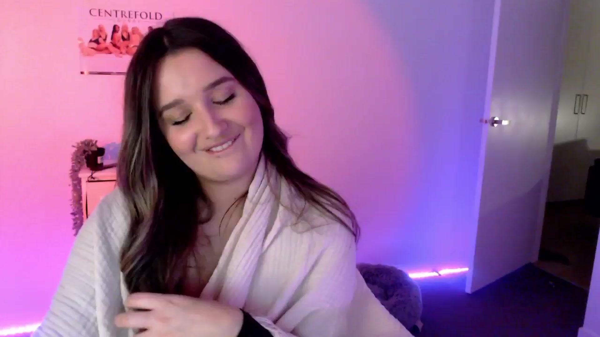 Gallery image thumbnail from StonksRoom's myfreecams stream on, 06/13/2024, 14:36 image 10 of 20