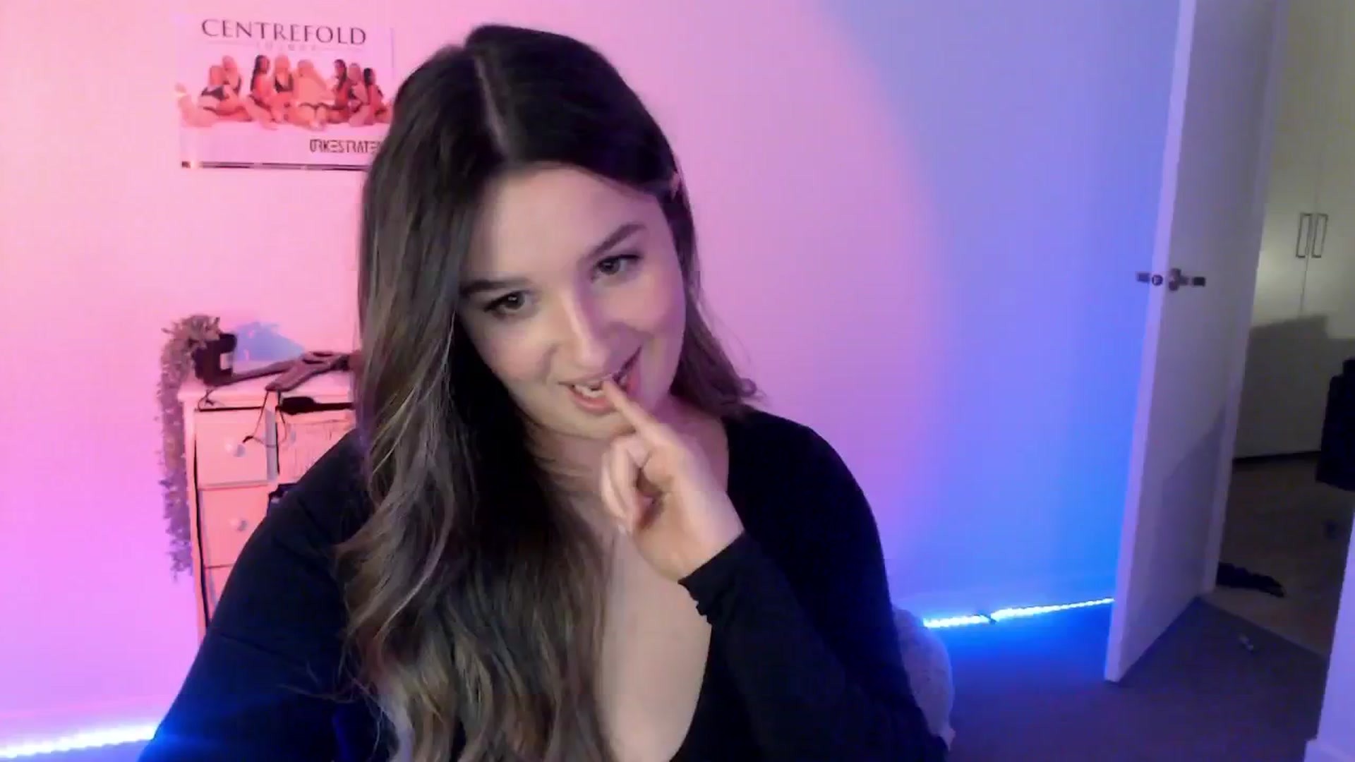 Gallery image thumbnail from StonksRoom's myfreecams stream on, 06/13/2024, 14:36 image 3 of 20