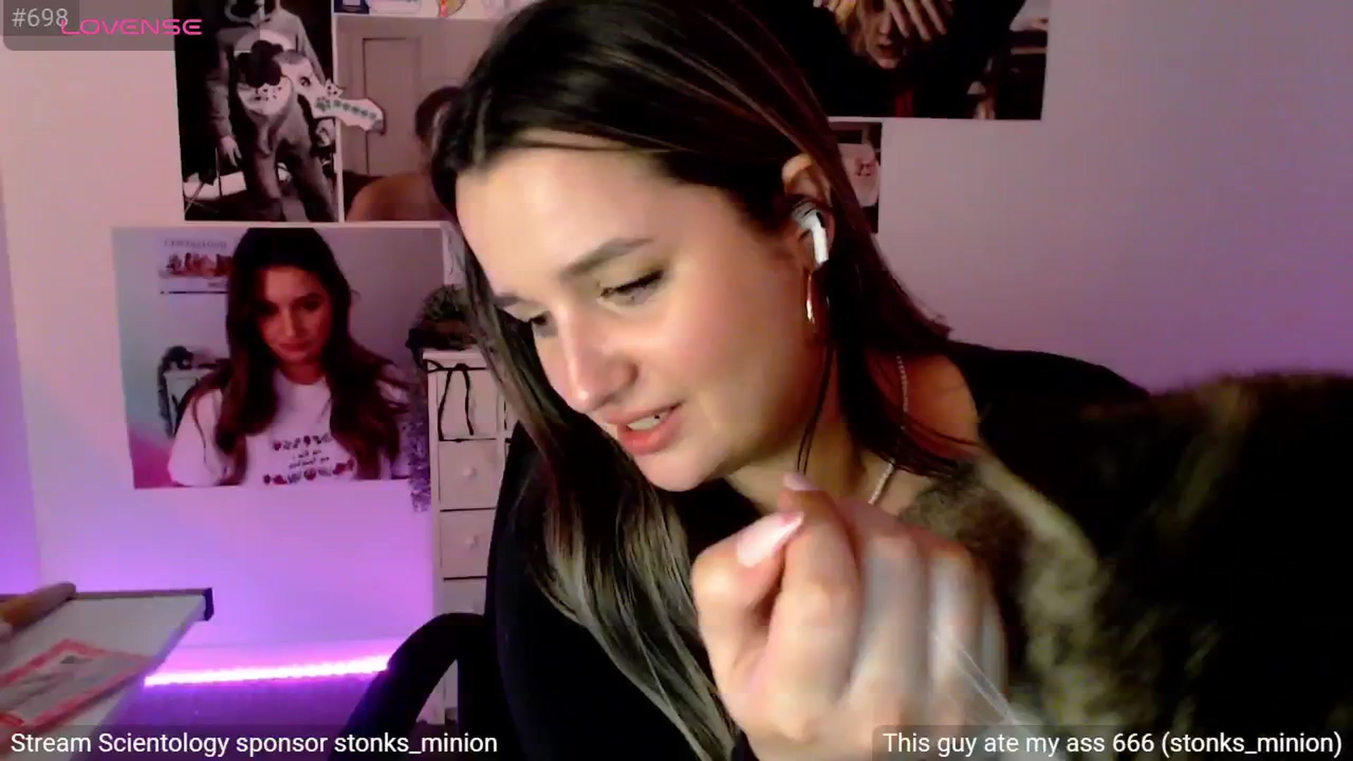 Gallery image thumbnail from StonksRoom's myfreecams stream on, 10/15/2024, 16:16 image 15 of 20