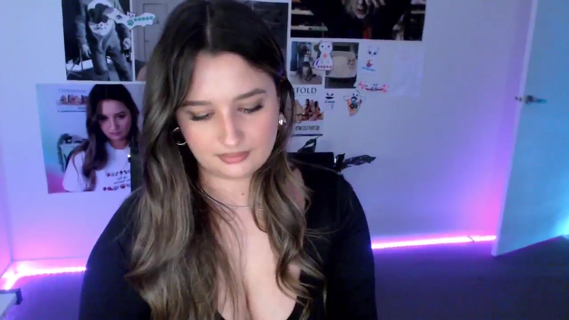 Gallery image thumbnail from StonksRoom's myfreecams stream on, 12/18/2024, 08:24 image 7 of 20
