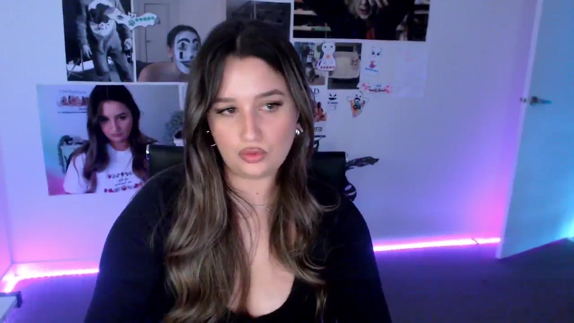 Gallery image thumbnail from StonksRoom's myfreecams stream on, 12/18/2024, 08:24 image 8 of 20