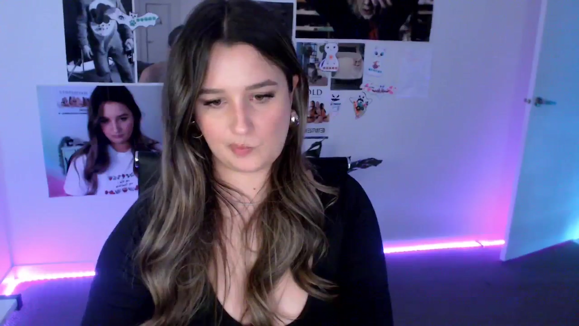 Gallery image thumbnail from StonksRoom's myfreecams stream on, 12/18/2024, 08:24 image 4 of 20