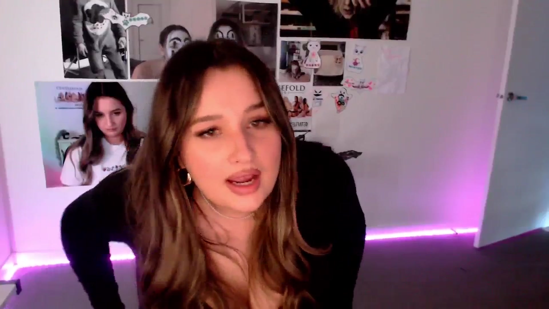 Gallery image thumbnail from StonksRoom's myfreecams stream on, 12/18/2024, 08:24 image 9 of 20