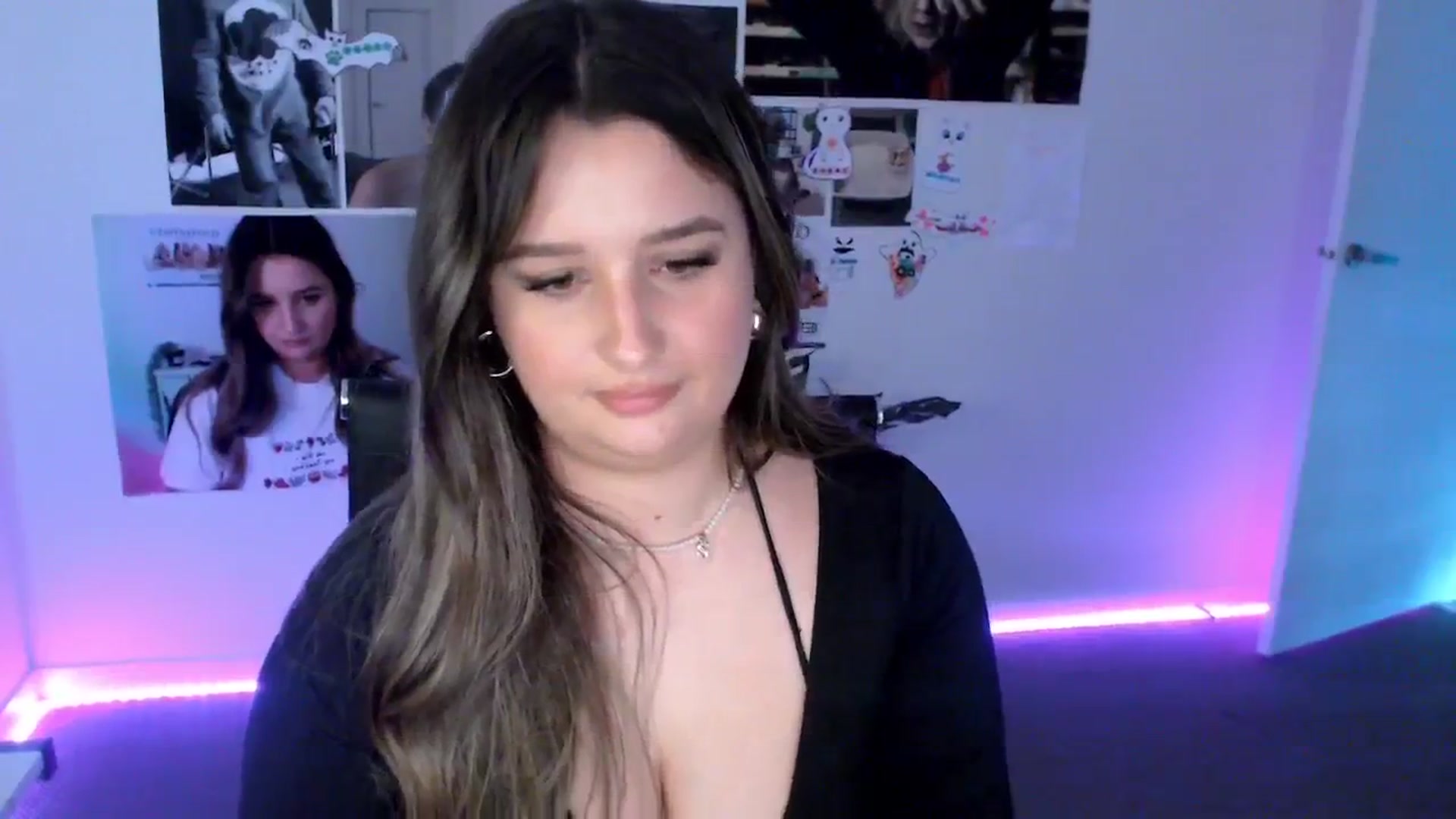 Gallery image thumbnail from StonksRoom's myfreecams stream on, 12/18/2024, 08:24 image 6 of 20