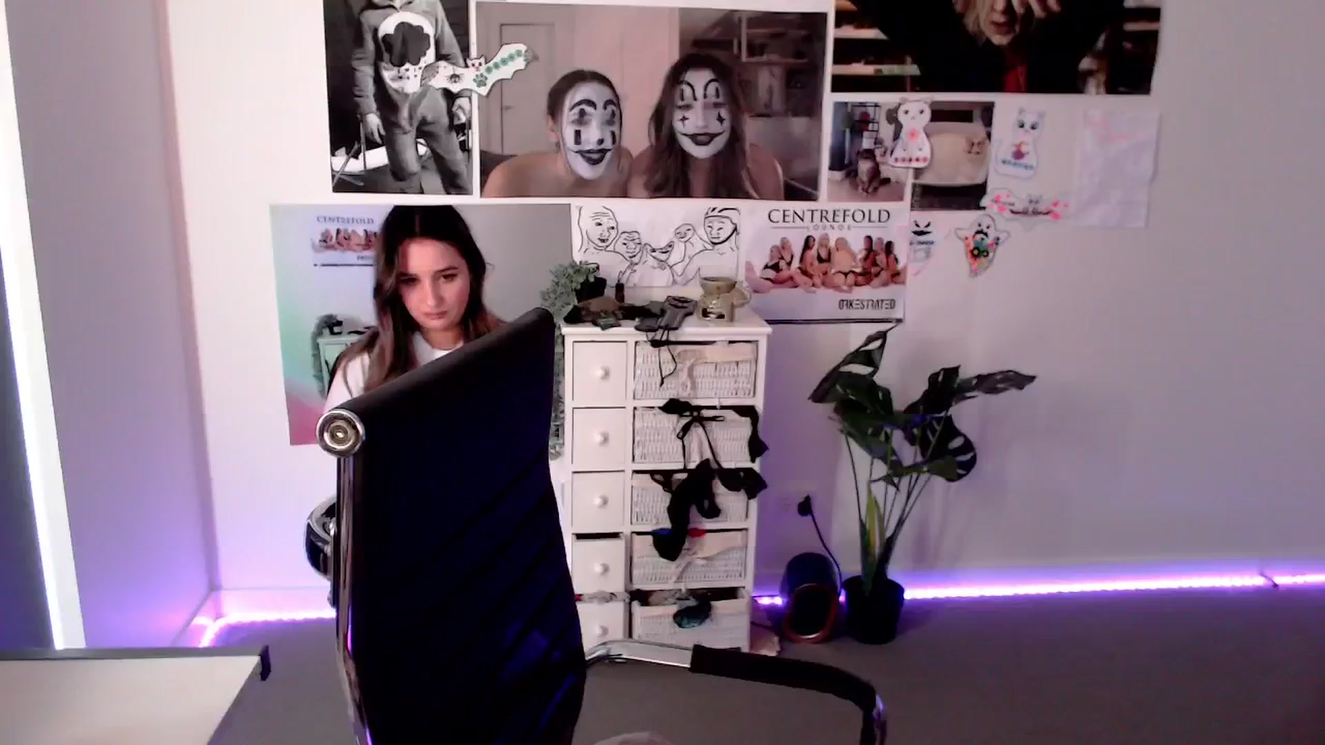 Gallery image thumbnail from StonksRoom's myfreecams stream on, 01/14/2025, 08:54 image 11 of 20