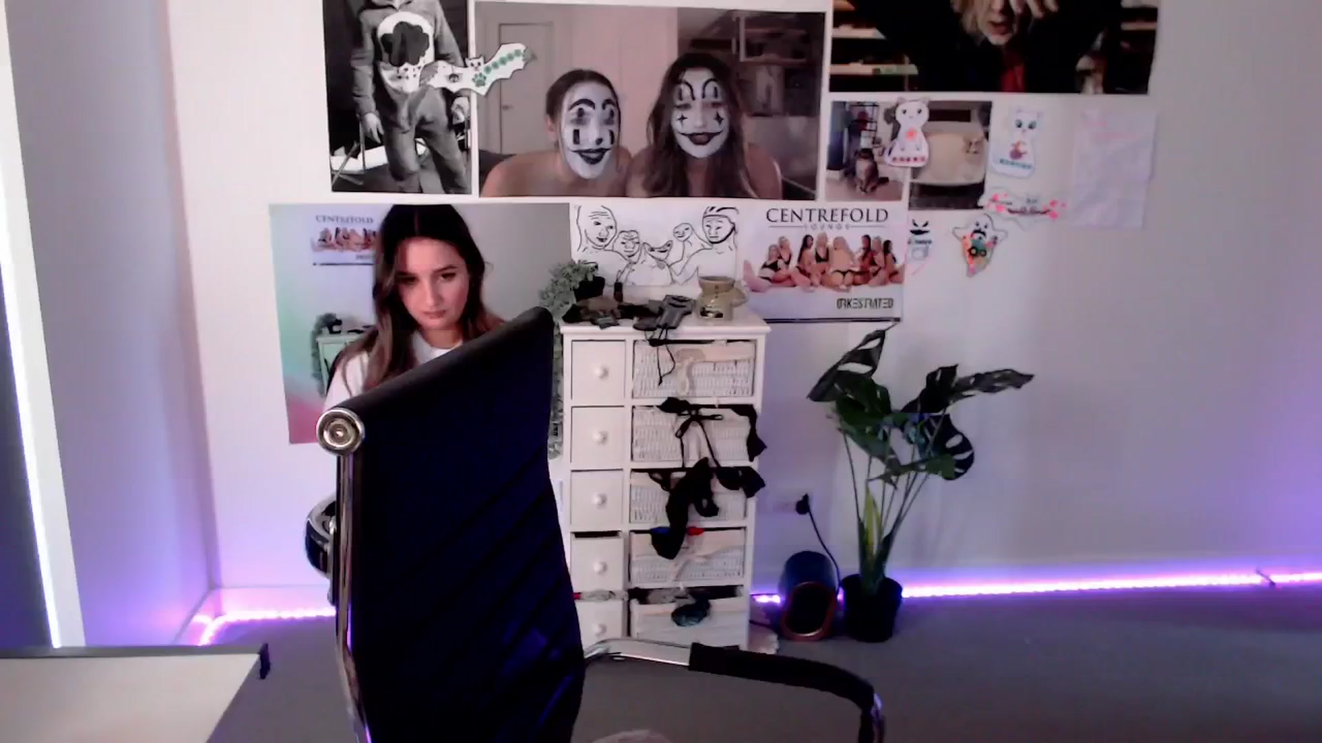 Gallery image thumbnail from StonksRoom's myfreecams stream on, 01/14/2025, 08:54 image 9 of 20
