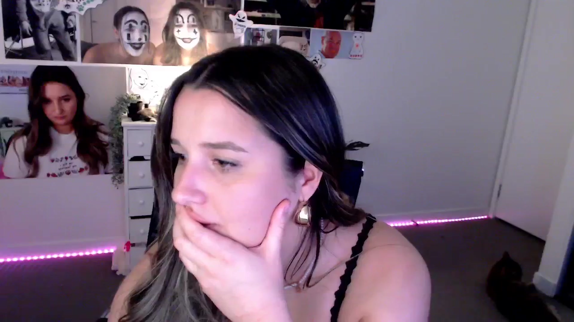 Gallery image thumbnail from StonksRoom's myfreecams stream on, 01/16/2025, 14:20 image 16 of 20