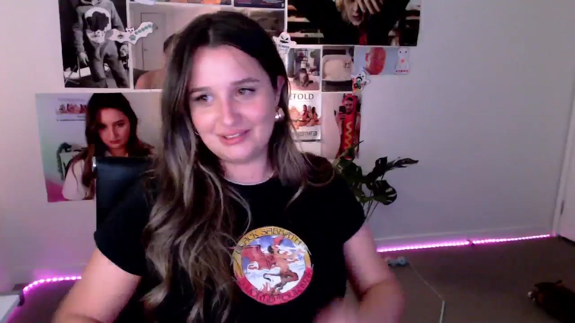 Gallery image thumbnail from StonksRoom's myfreecams stream on, 01/16/2025, 14:20 image 19 of 20