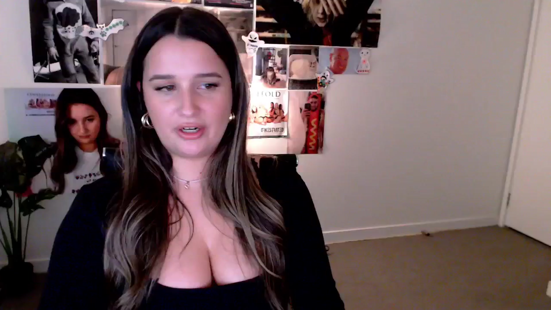 Gallery image thumbnail from StonksRoom's myfreecams stream on, 01/31/2025, 12:31 image 13 of 20