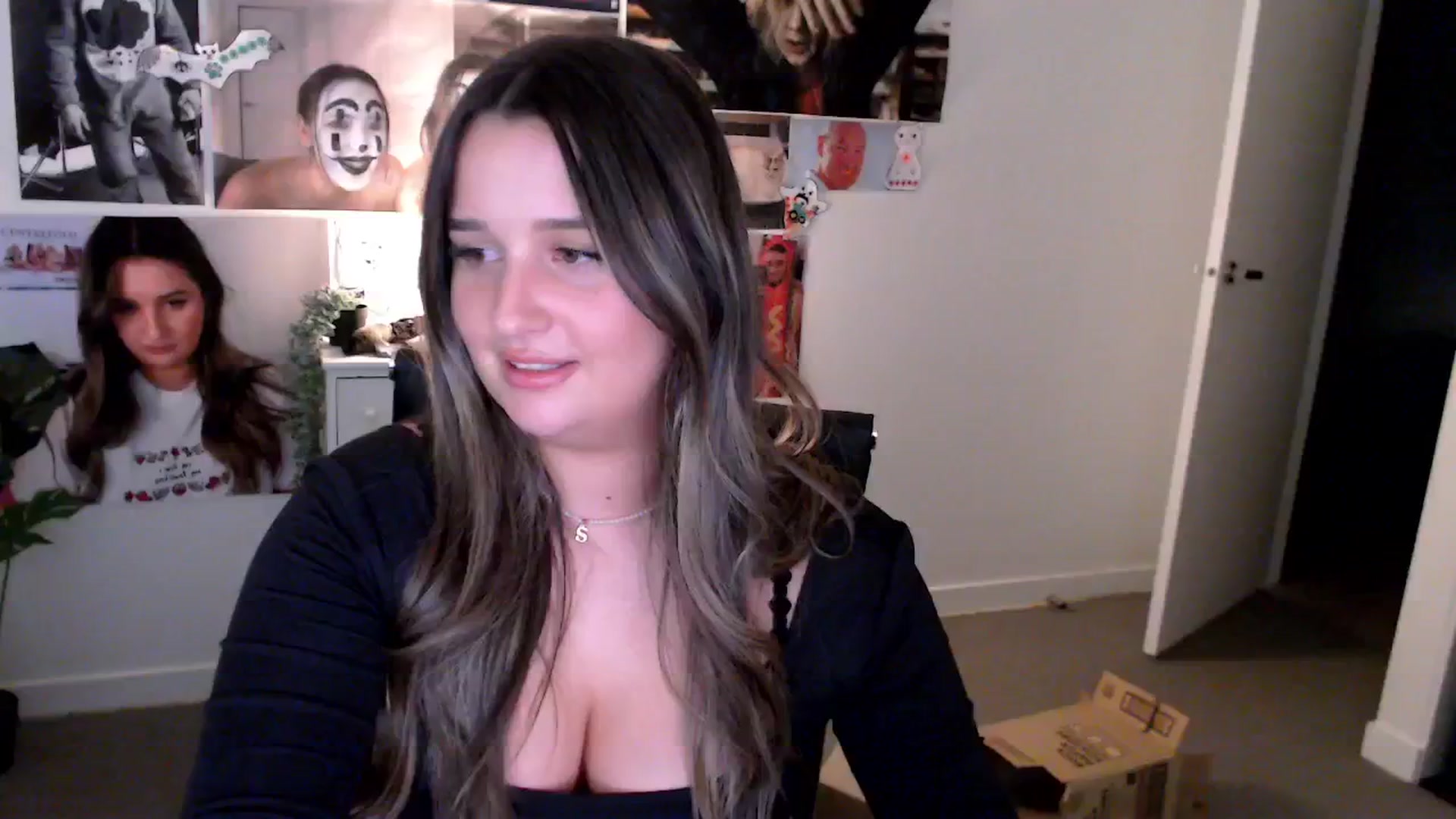 Gallery image thumbnail from StonksRoom's myfreecams stream on, 01/31/2025, 12:31 image 17 of 20