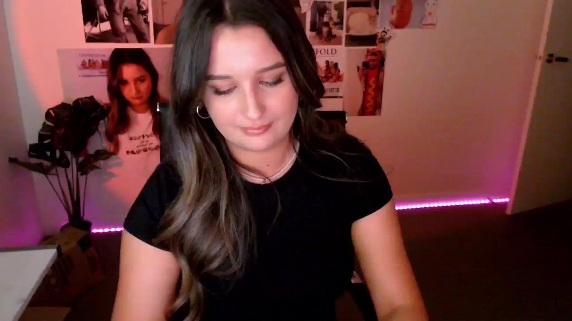 Gallery image thumbnail from StonksRoom's myfreecams stream on, 02/06/2025, 10:58 image 12 of 20