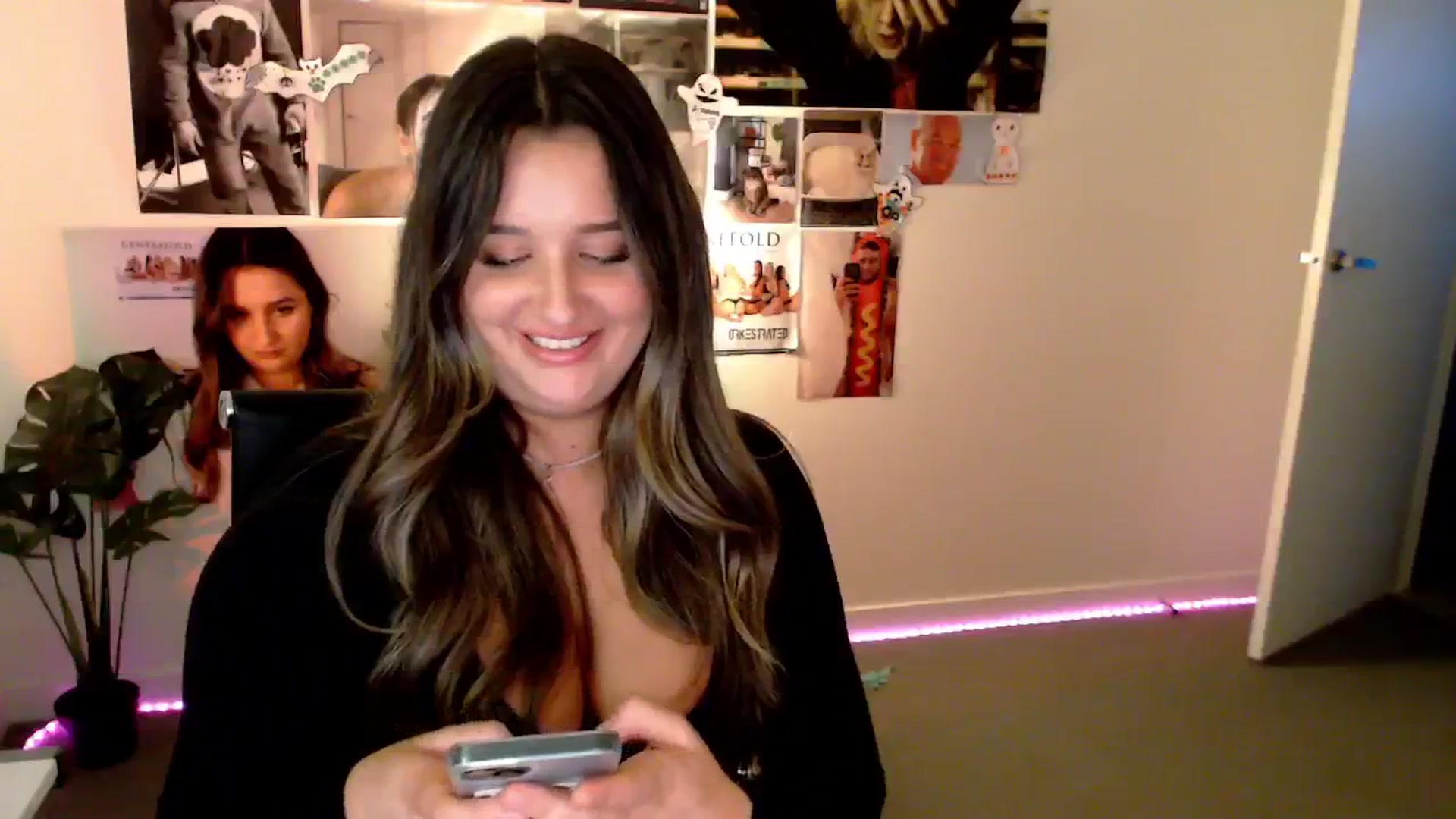 Gallery image thumbnail from StonksRoom's myfreecams stream on, 02/07/2025, 09:34 image 16 of 20