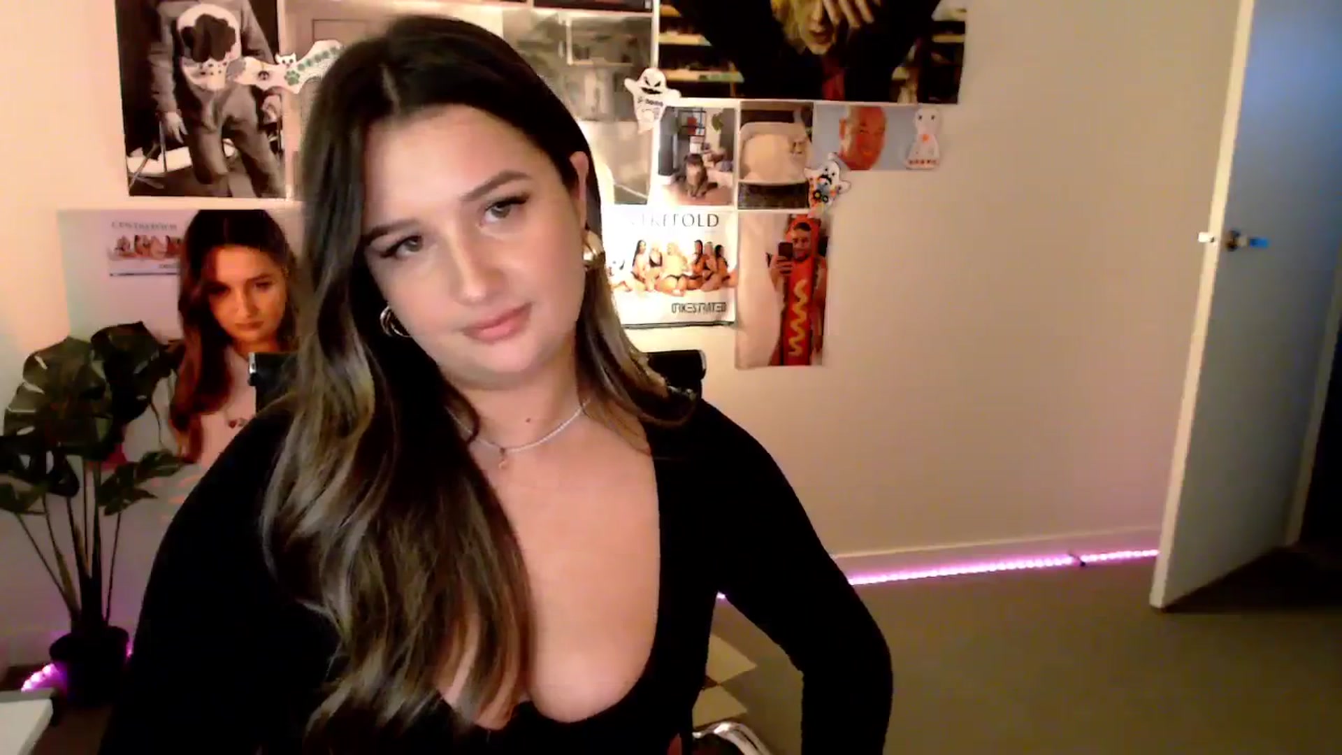 Gallery image thumbnail from StonksRoom's myfreecams stream on, 02/07/2025, 09:34 image 15 of 20