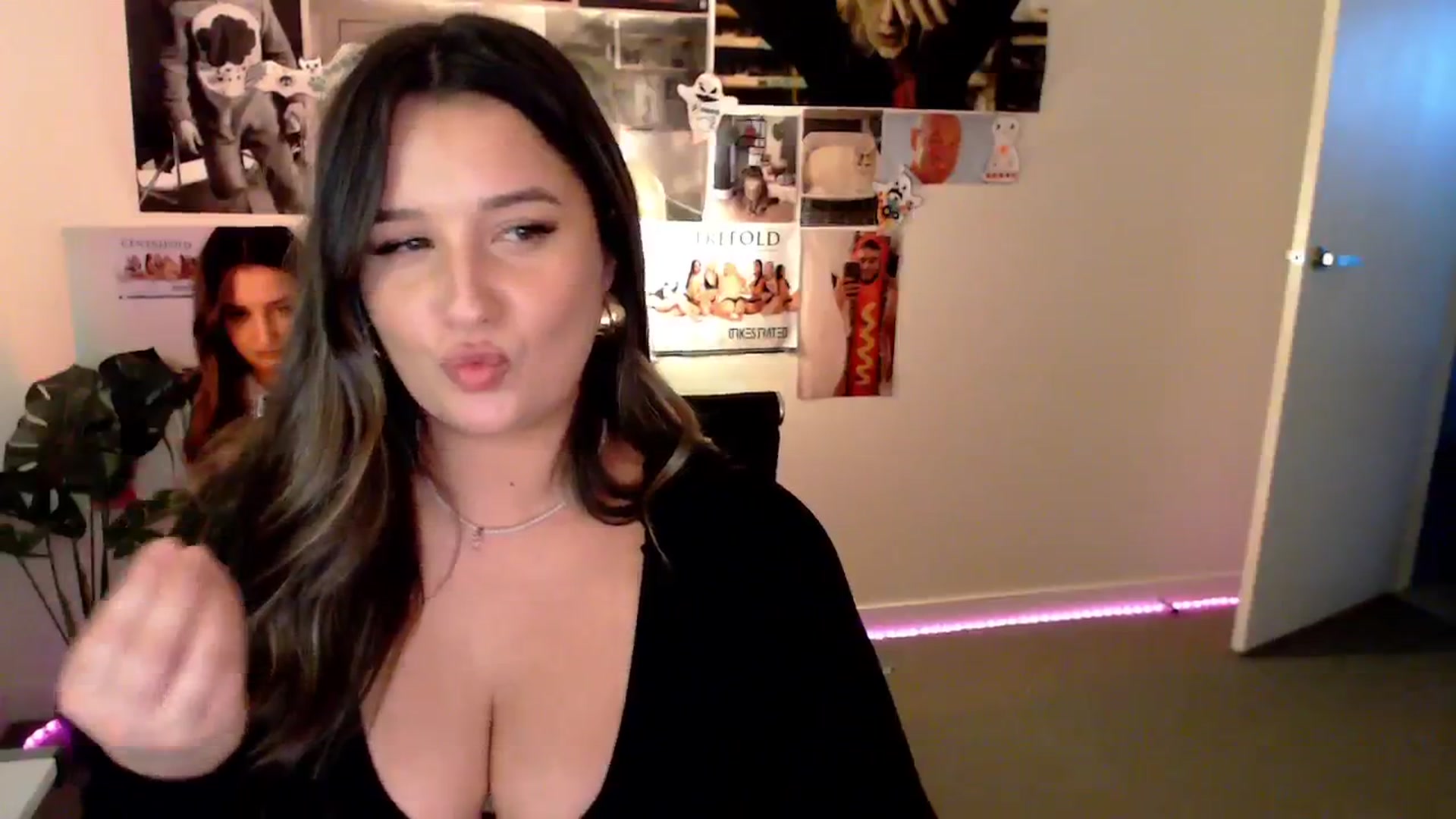 Gallery image thumbnail from StonksRoom's myfreecams stream on, 02/07/2025, 09:34 image 9 of 20