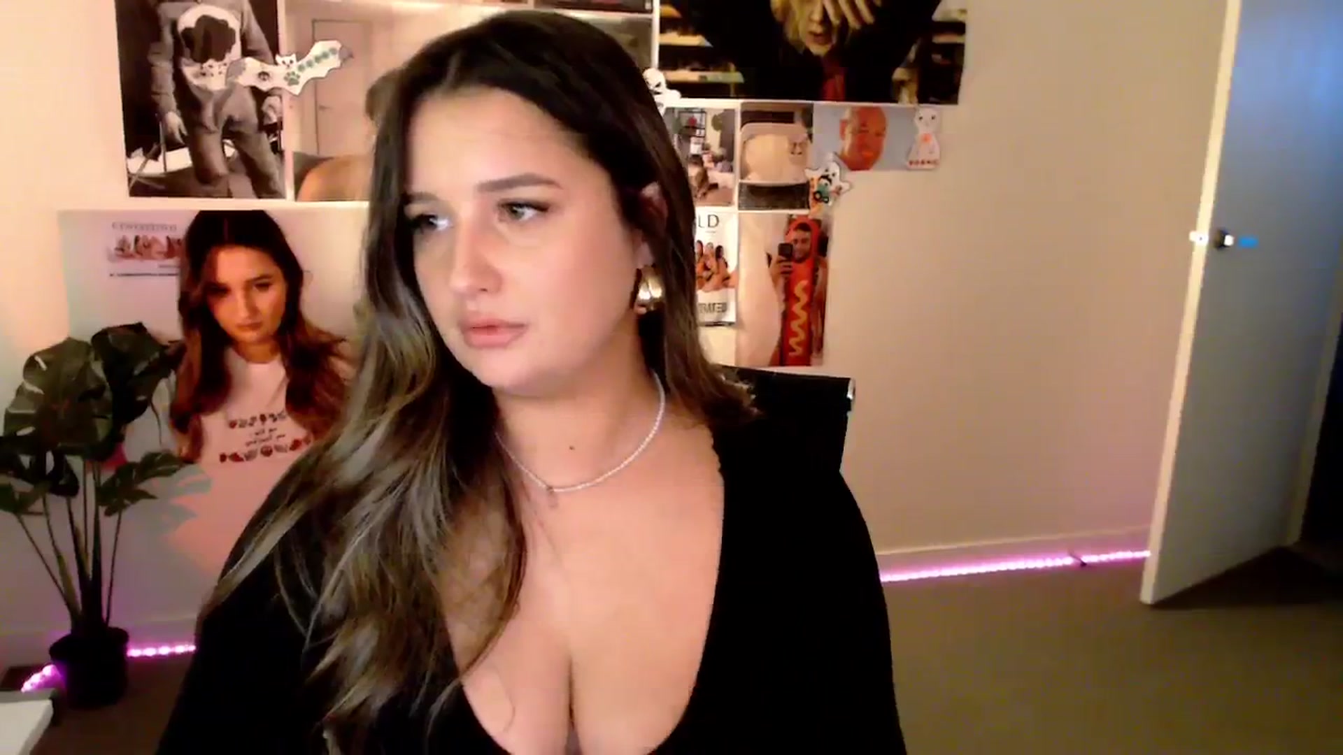 Gallery image thumbnail from StonksRoom's myfreecams stream on, 02/07/2025, 09:34 image 14 of 20