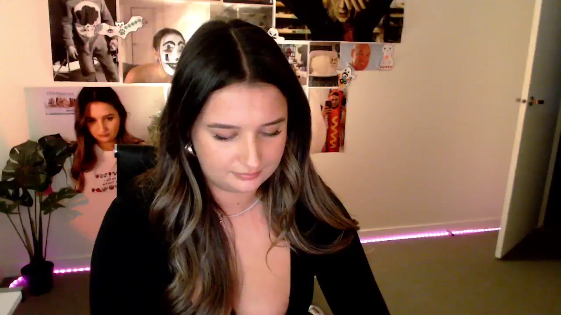 Gallery image thumbnail from StonksRoom's myfreecams stream on, 02/07/2025, 09:34 image 20 of 20