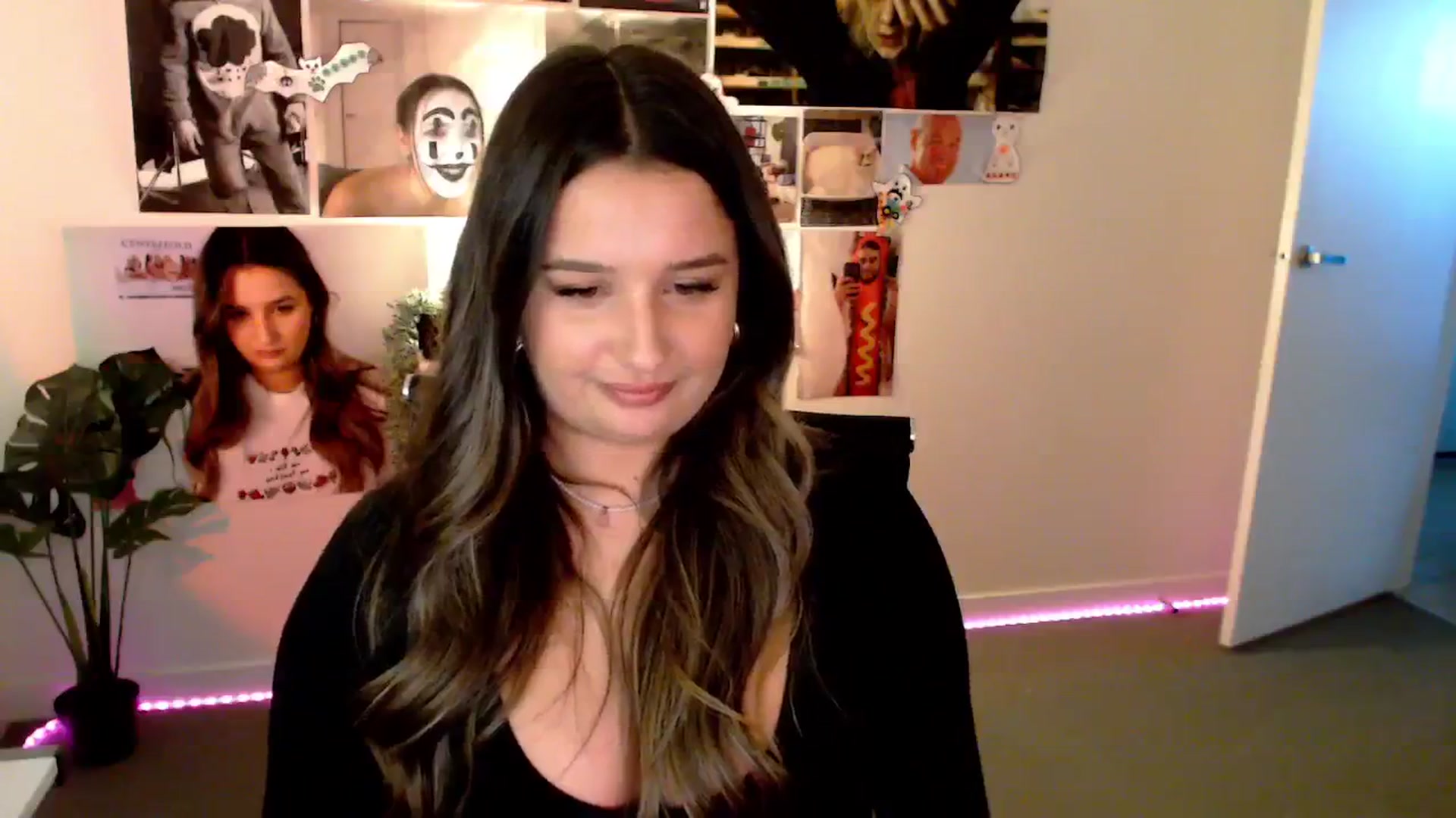 Gallery image thumbnail from StonksRoom's myfreecams stream on, 02/07/2025, 09:34 image 3 of 20