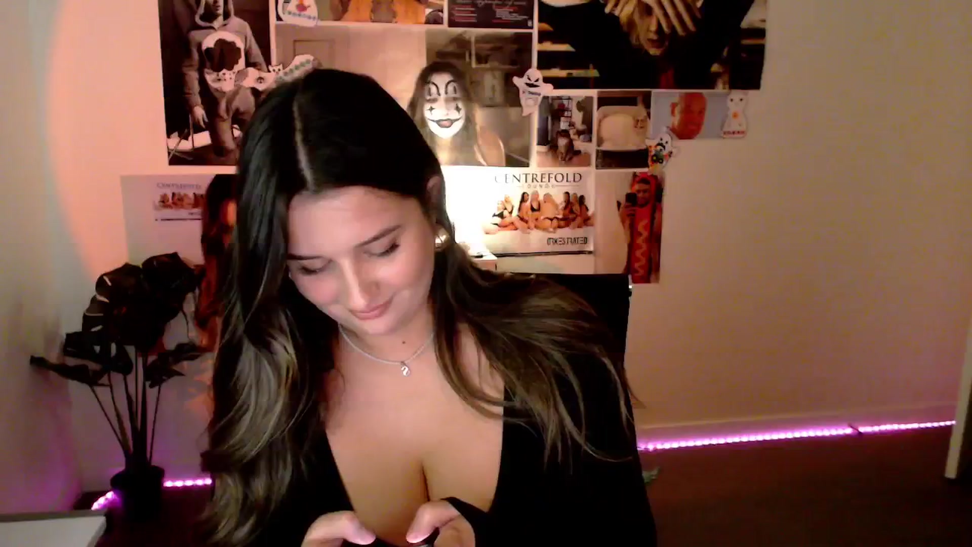 Gallery image thumbnail from StonksRoom's myfreecams stream on, 02/07/2025, 10:42 image 20 of 20