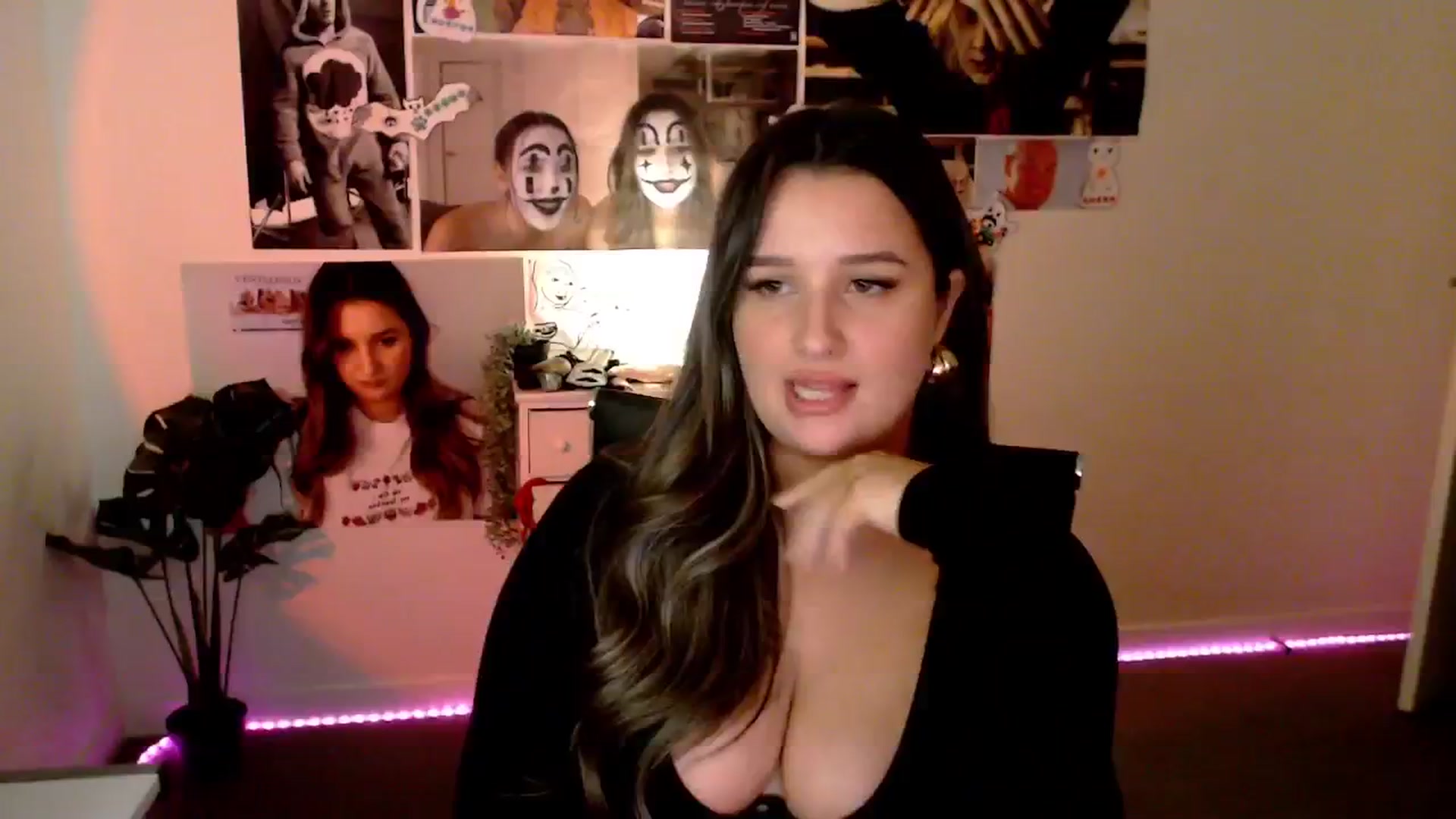 Gallery image thumbnail from StonksRoom's myfreecams stream on, 02/07/2025, 10:42 image 17 of 20