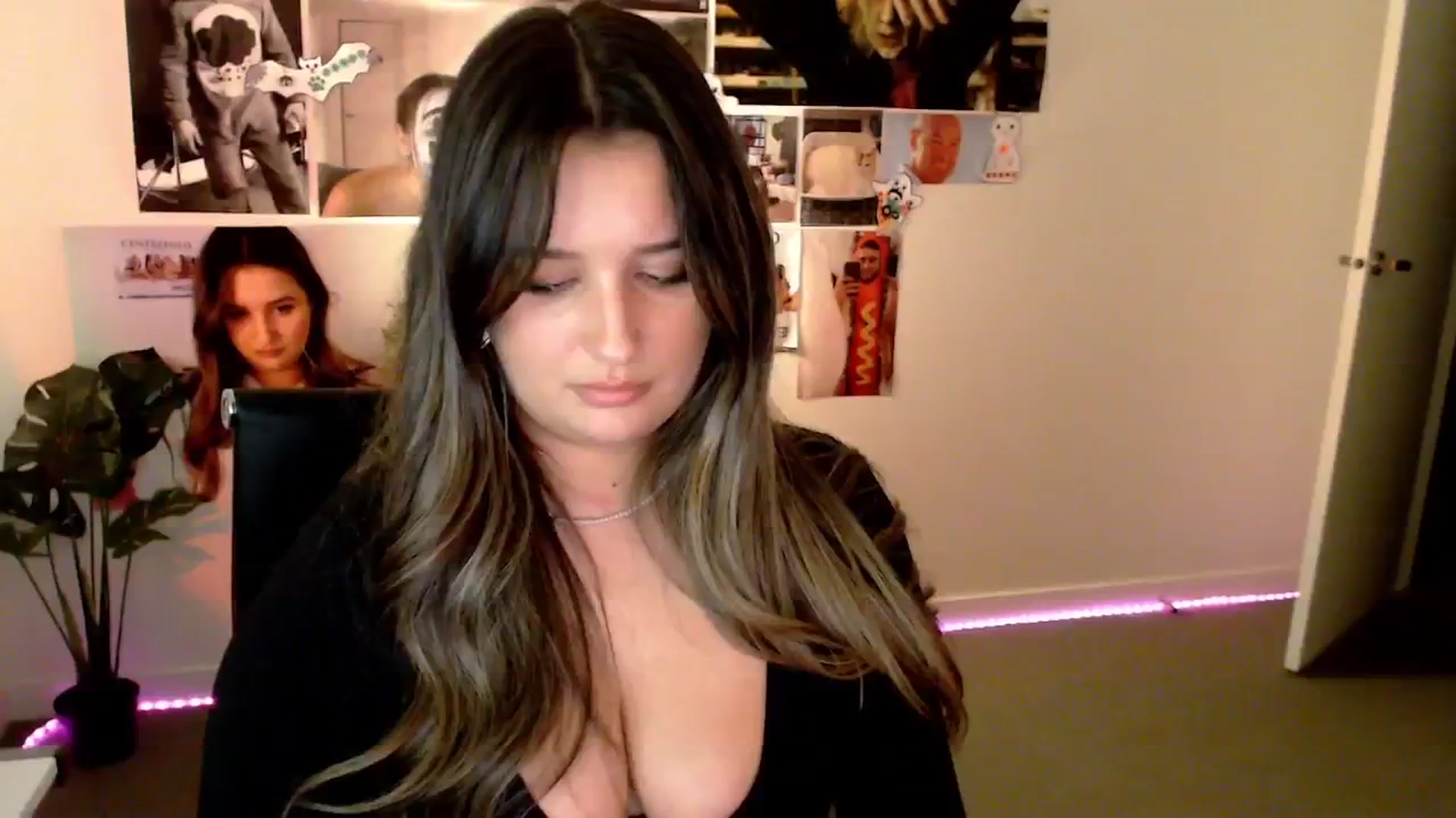 Gallery image thumbnail from StonksRoom's myfreecams stream on, 02/07/2025, 10:42 image 3 of 20