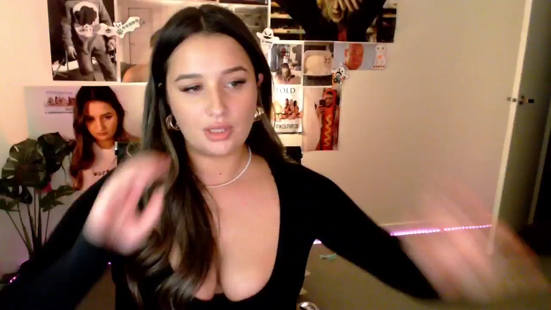 Gallery image thumbnail from StonksRoom's myfreecams stream on, 02/07/2025, 10:42 image 1 of 20