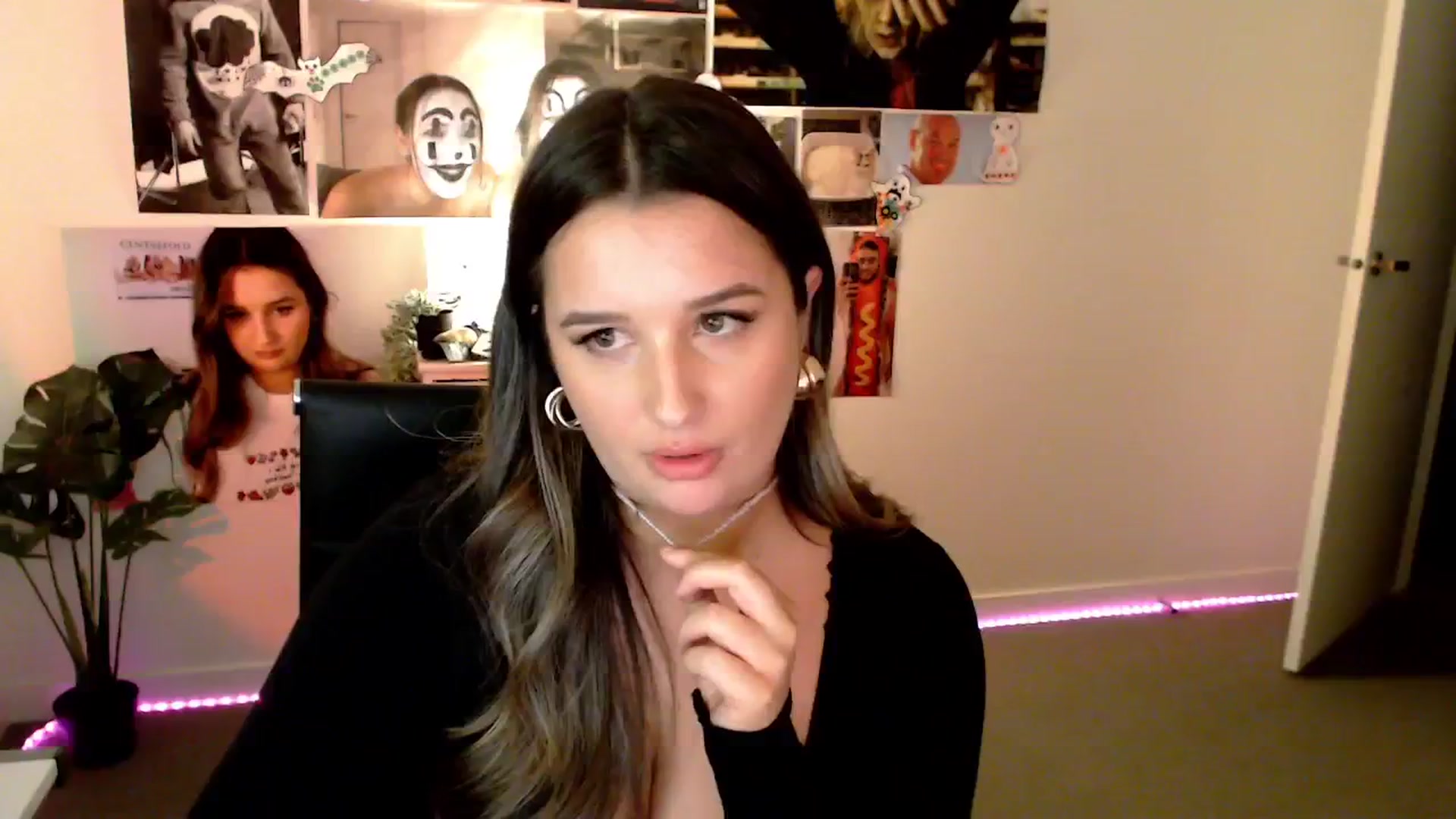 Gallery image thumbnail from StonksRoom's myfreecams stream on, 02/07/2025, 10:42 image 2 of 20