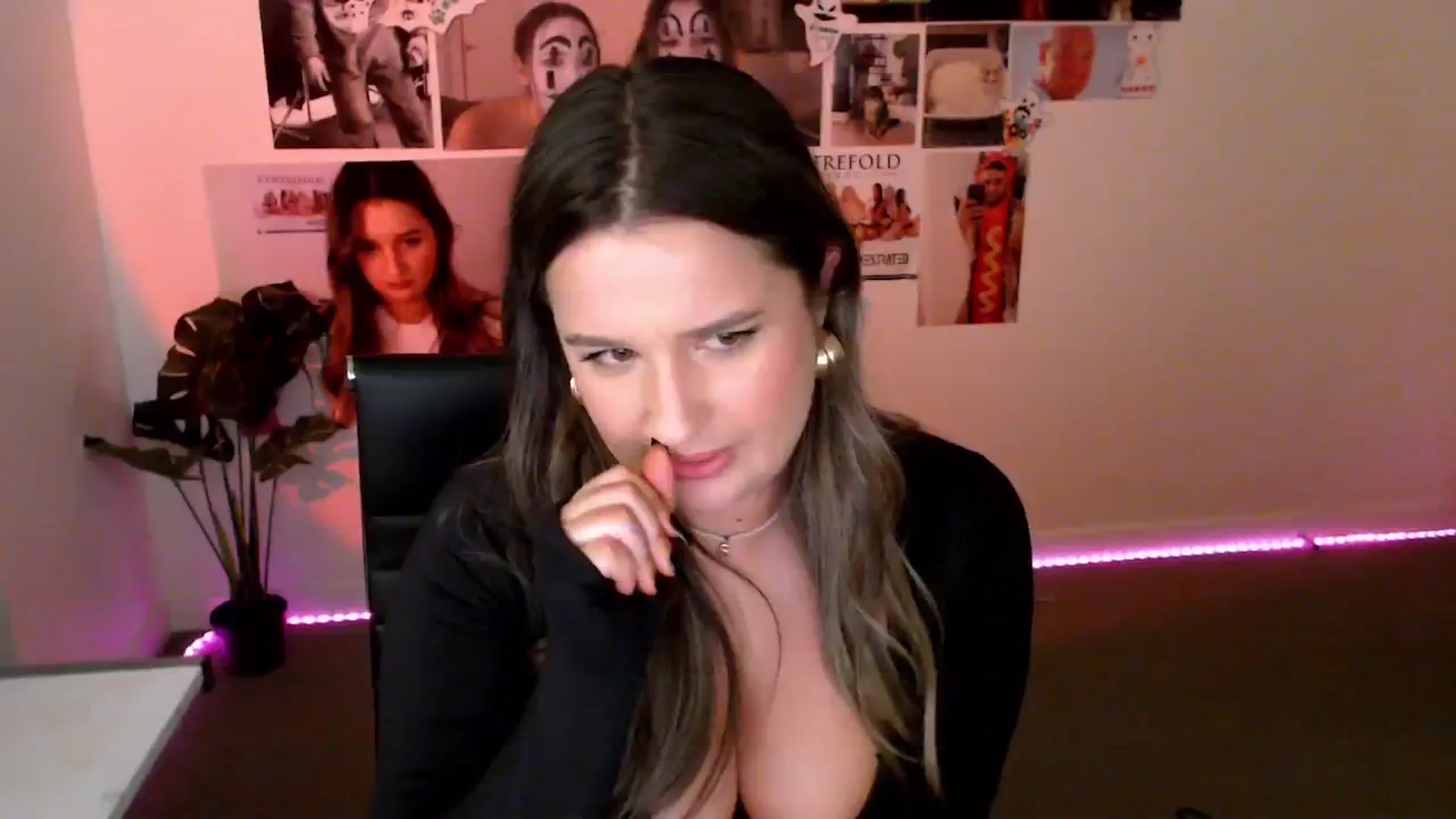 Gallery image thumbnail from StonksRoom's myfreecams stream on, 02/13/2025, 09:55 image 10 of 20