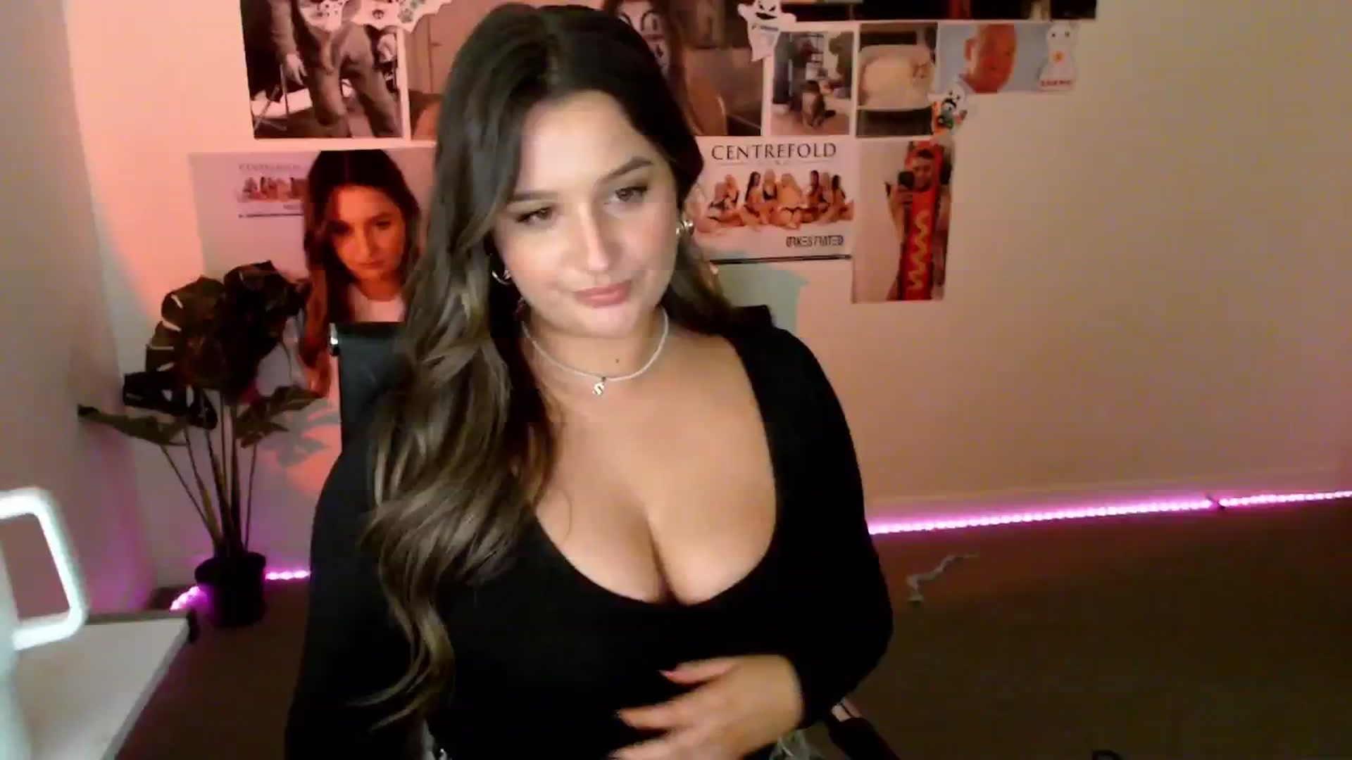 Gallery image thumbnail from StonksRoom's myfreecams stream on, 02/13/2025, 09:55 image 14 of 20
