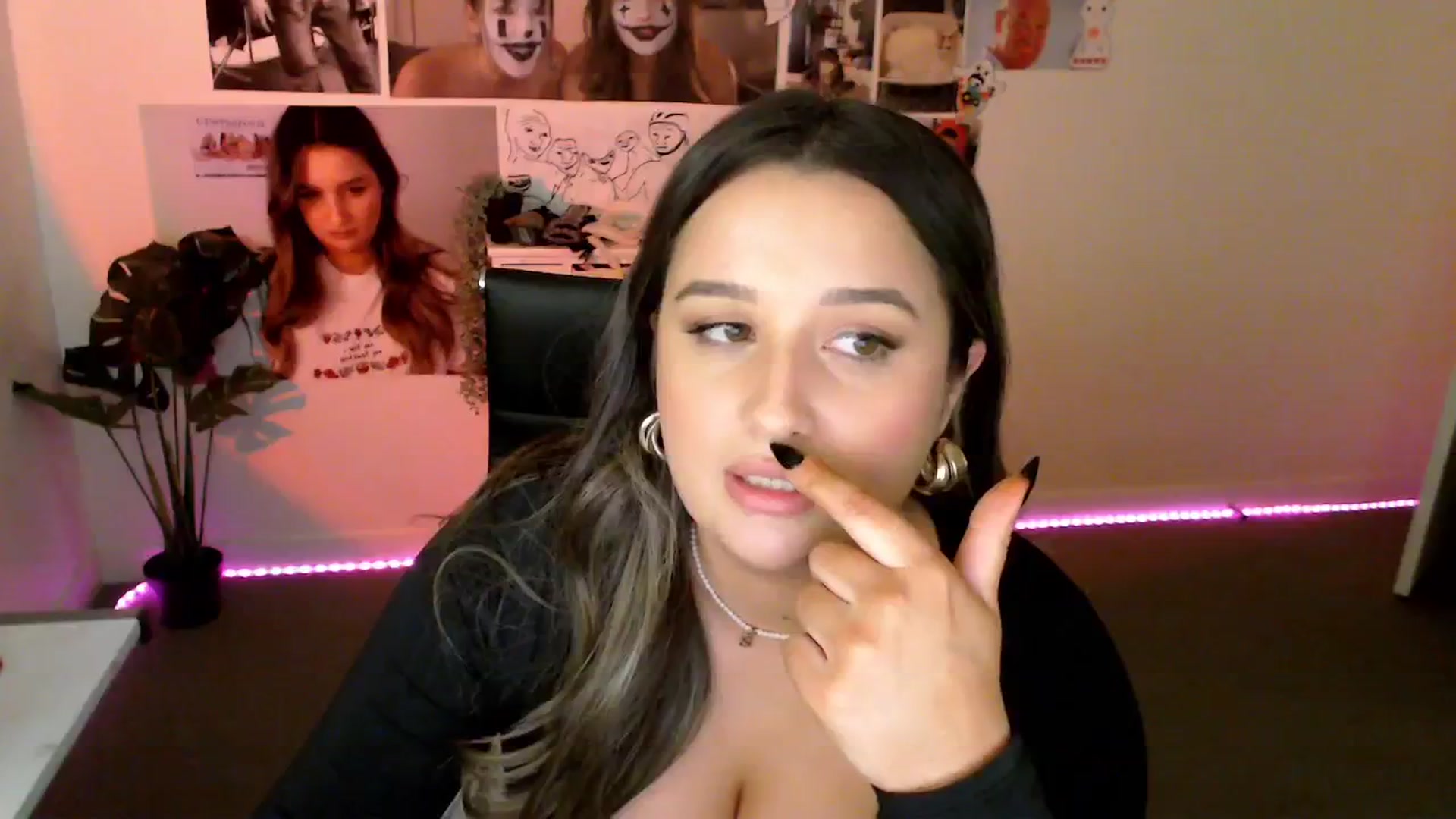 Gallery image thumbnail from StonksRoom's myfreecams stream on, 02/13/2025, 09:55 image 16 of 20