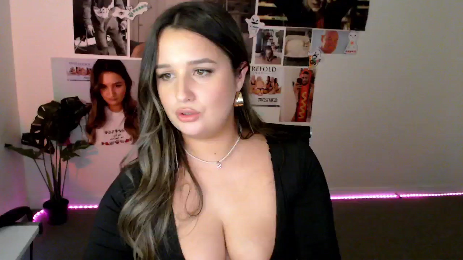 Gallery image thumbnail from StonksRoom's myfreecams stream on, 02/19/2025, 09:49 image 16 of 20