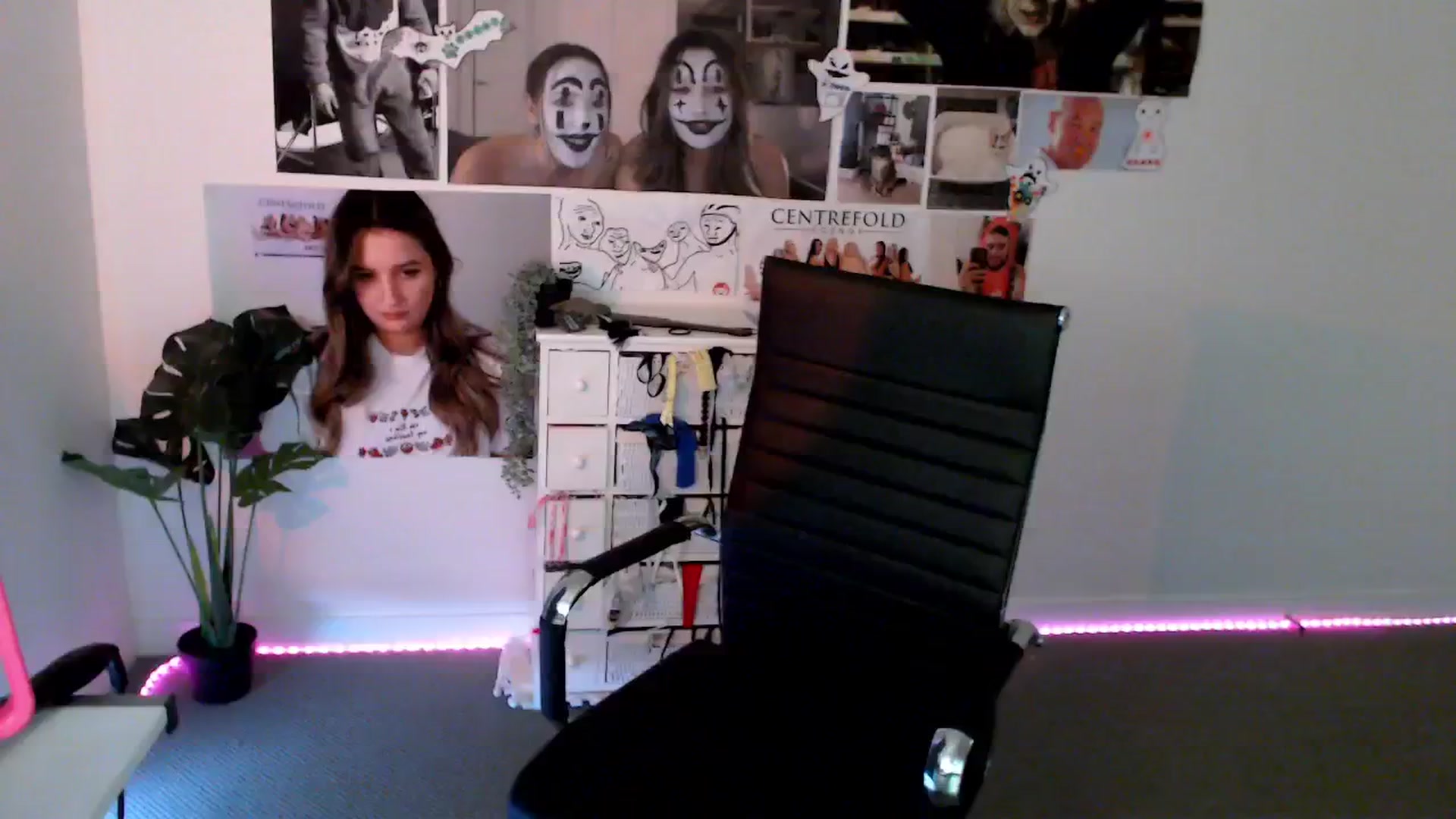 Gallery image thumbnail from StonksRoom's myfreecams stream on, 02/19/2025, 09:49 image 7 of 20