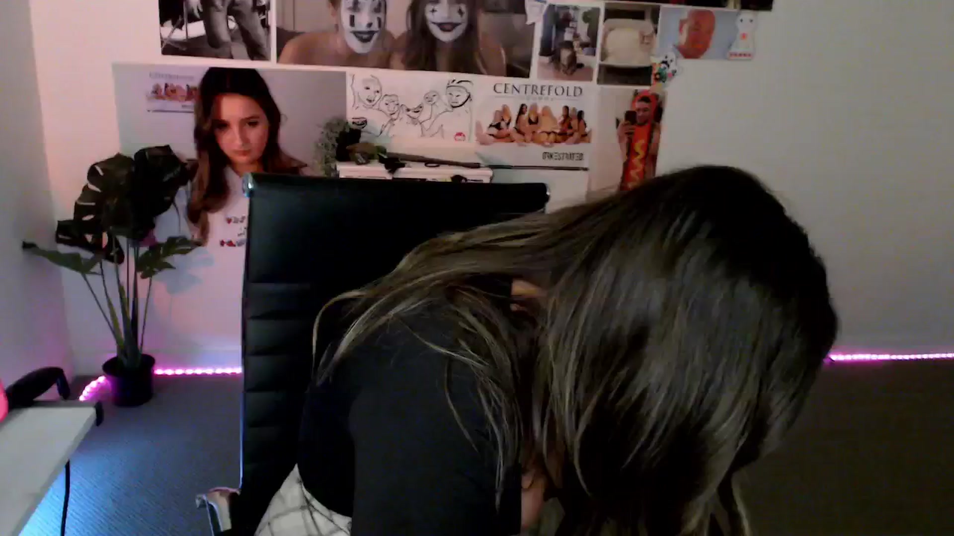 Gallery image thumbnail from StonksRoom's myfreecams stream on, 02/19/2025, 09:49 image 10 of 20