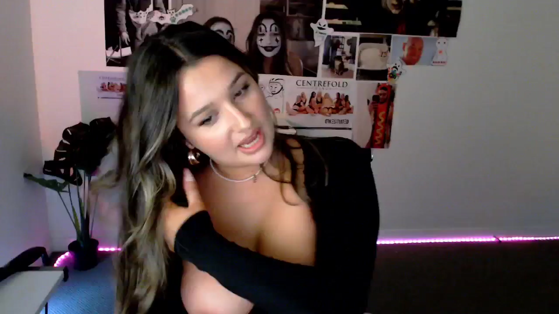 Gallery image thumbnail from StonksRoom's myfreecams stream on, 02/19/2025, 09:49 image 6 of 20