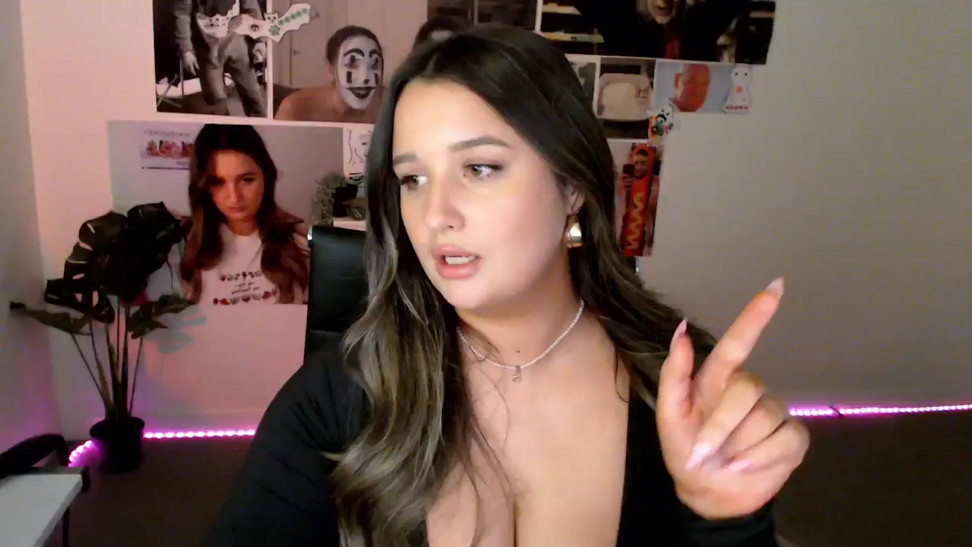 Gallery image thumbnail from StonksRoom's myfreecams stream on, 02/19/2025, 09:49 image 18 of 20