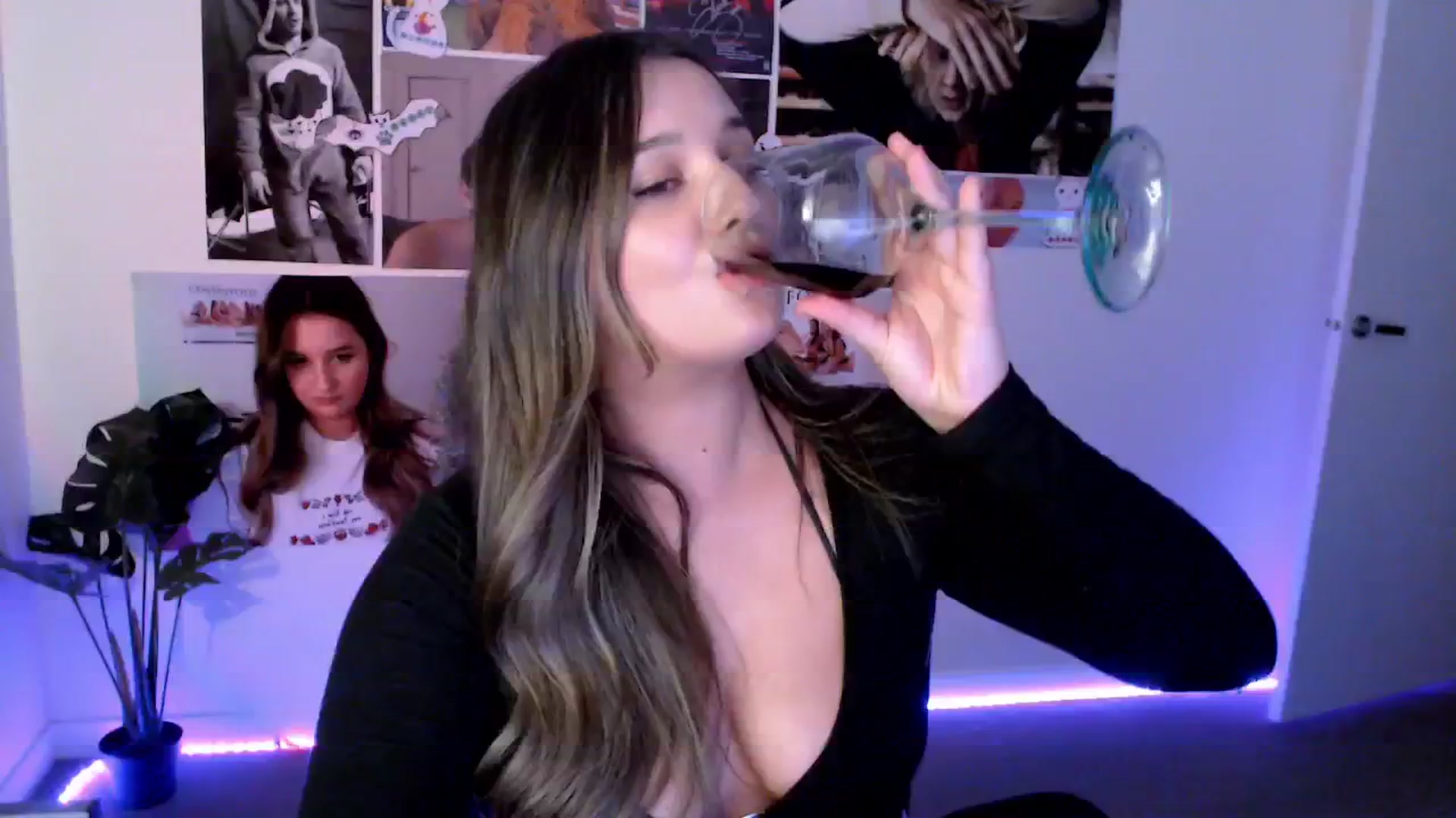 Gallery image thumbnail from StonksRoom's myfreecams stream on, 02/23/2025, 10:47 image 18 of 20